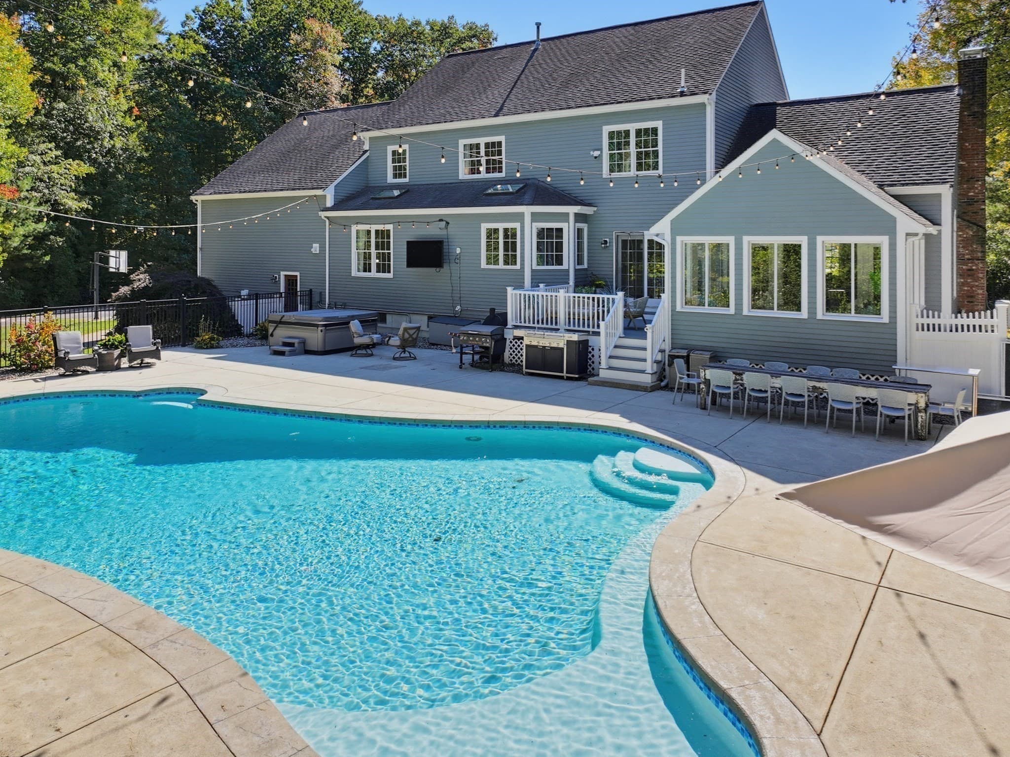 Single Family Residence at 7 Chopin Ct, Walpole MA 02081, Walpole, photo 8 of 41