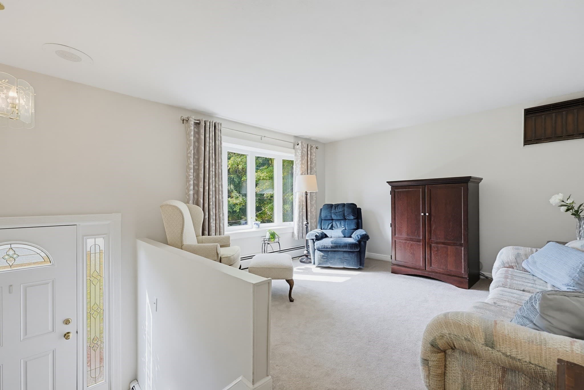 Single Family Residence at 225 Oak, Franklin MA 02038, Franklin, photo 5 of 36