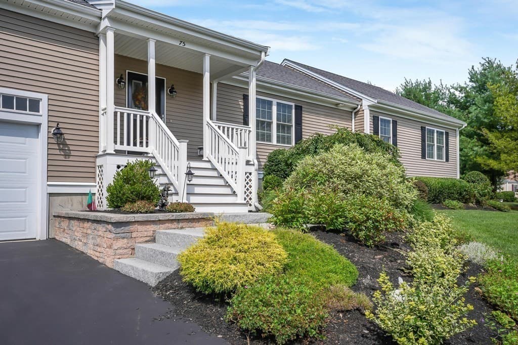 Condominium at 75 Bear Paw Trl # 75, Taunton MA 02718, Taunton, photo 5 of 41