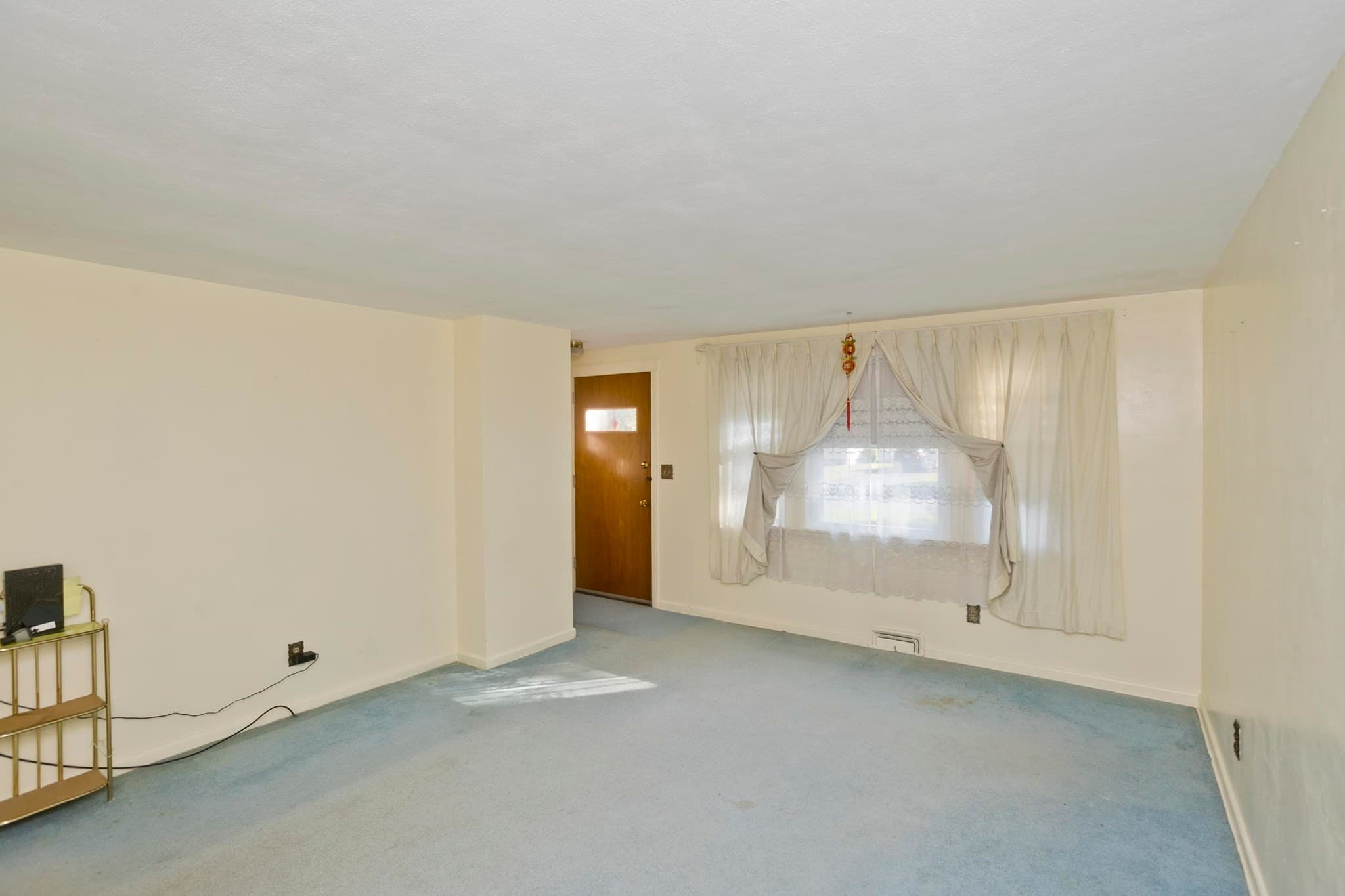 Single Family Residence at 68 Talmadge Dr, Springfield MA 01118, Springfield, photo 6 of 36