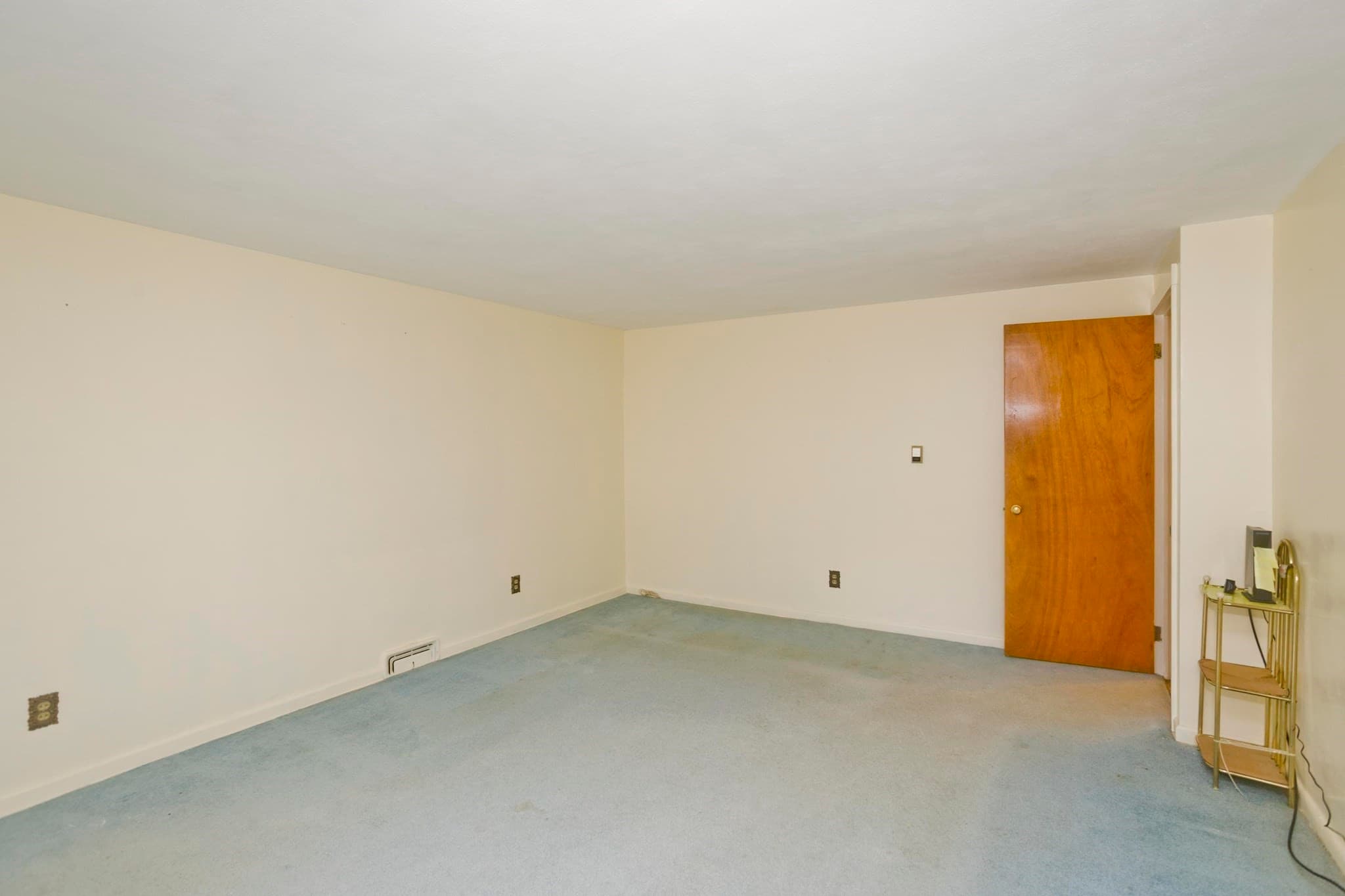 Single Family Residence at 68 Talmadge Dr, Springfield MA 01118, Springfield, photo 7 of 36