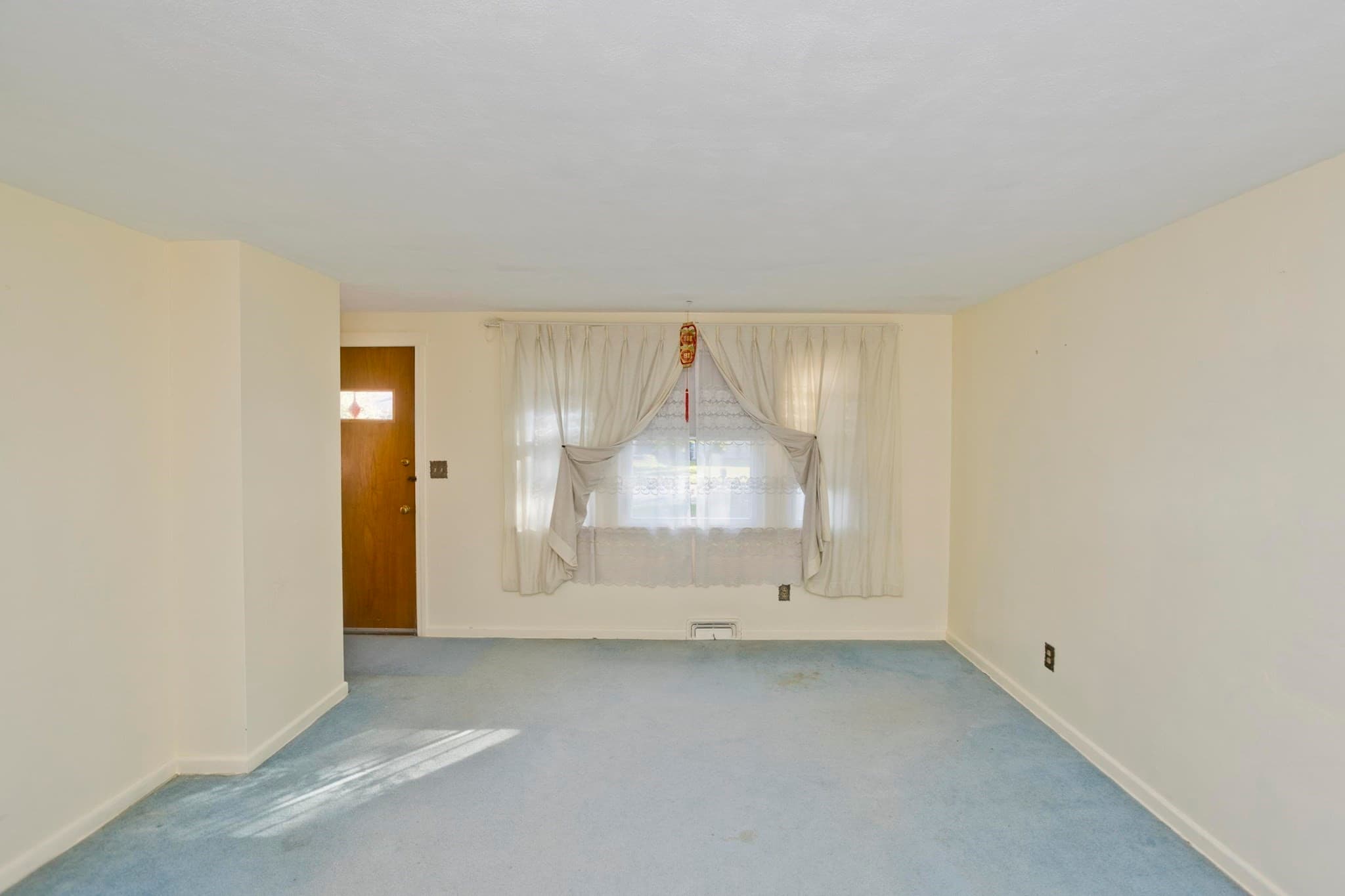 Single Family Residence at 68 Talmadge Dr, Springfield MA 01118, Springfield, photo 5 of 36