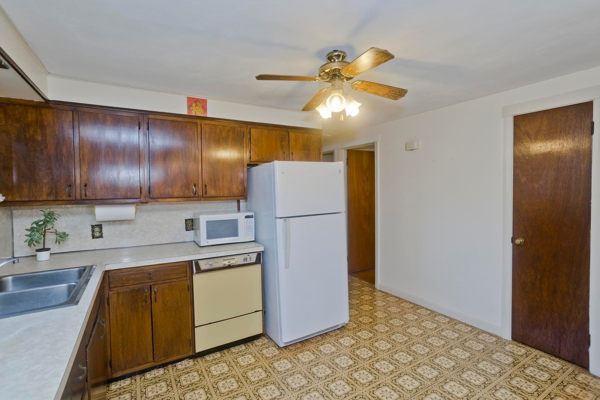 Single Family Residence at 68 Talmadge Dr, Springfield MA 01118, Springfield, photo 9 of 36