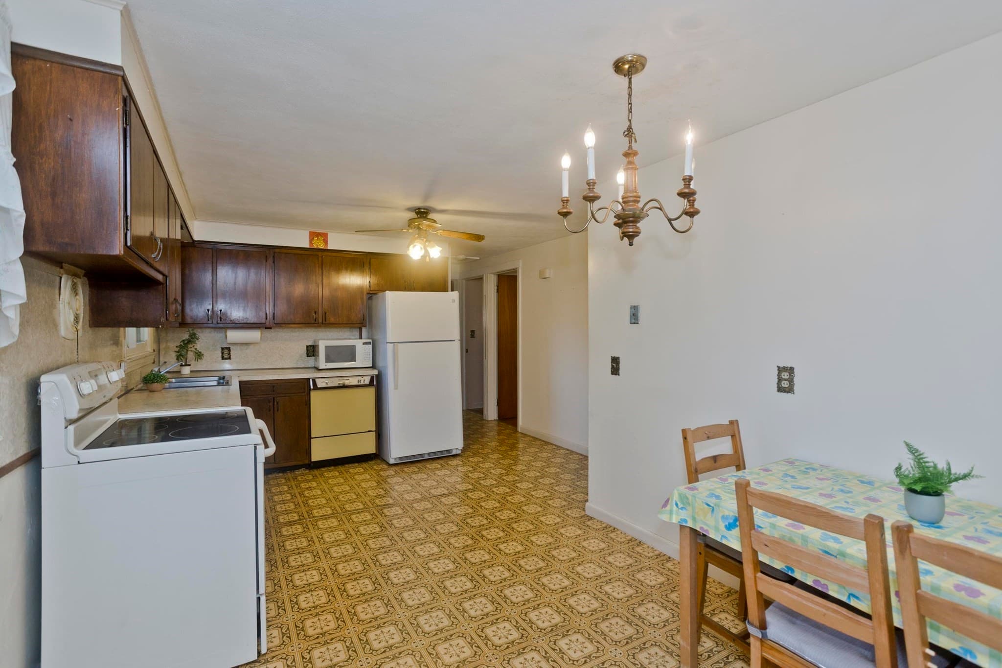 Single Family Residence at 68 Talmadge Dr, Springfield MA 01118, Springfield, photo 10 of 36