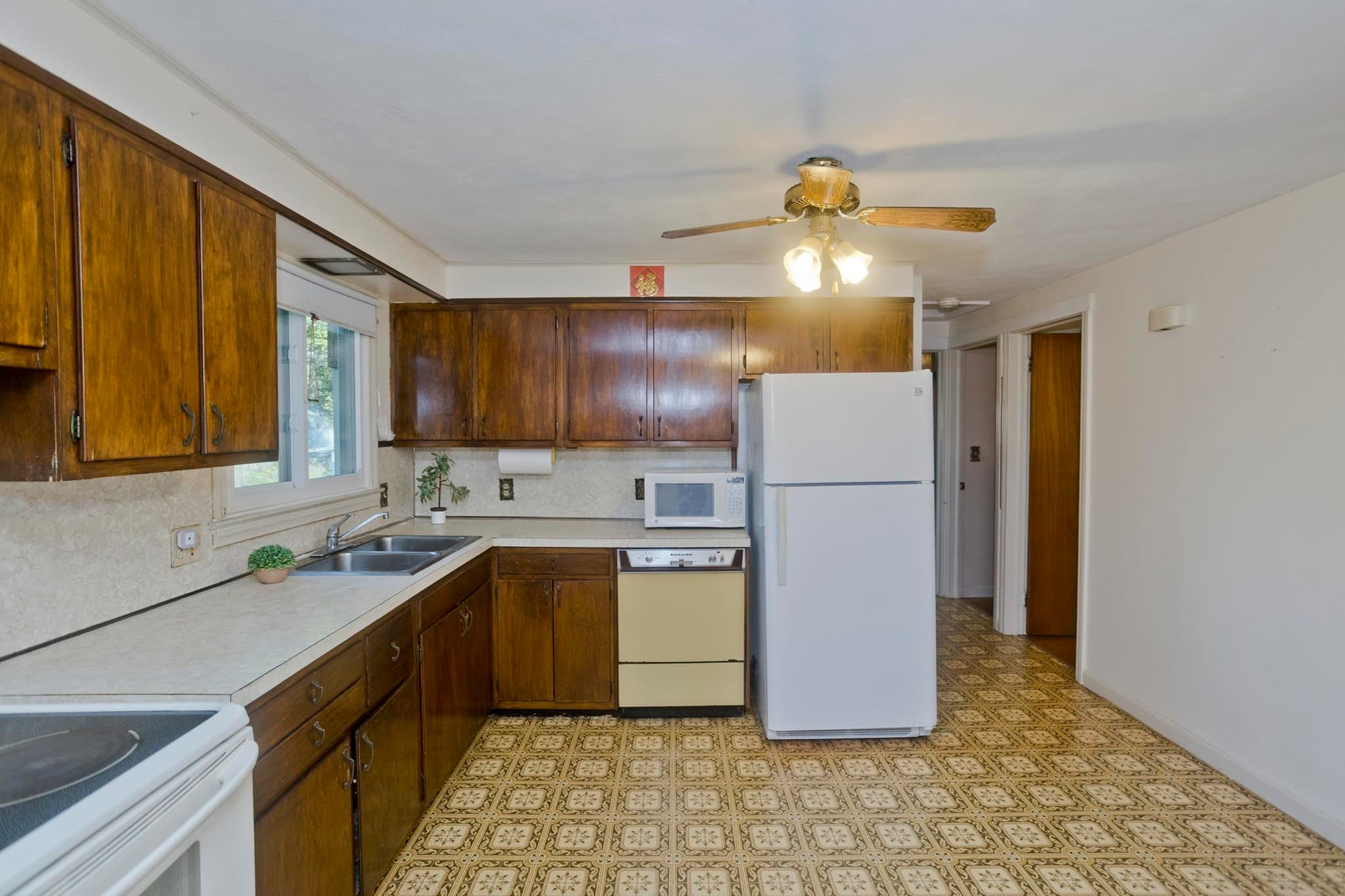 Single Family Residence at 68 Talmadge Dr, Springfield MA 01118, Springfield, photo 8 of 36