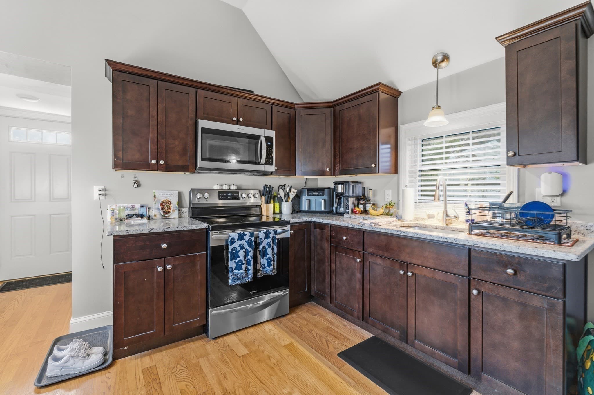3 Family at 102 Jerome St, Berkley MA 02779, Berkley, photo 17 of 35