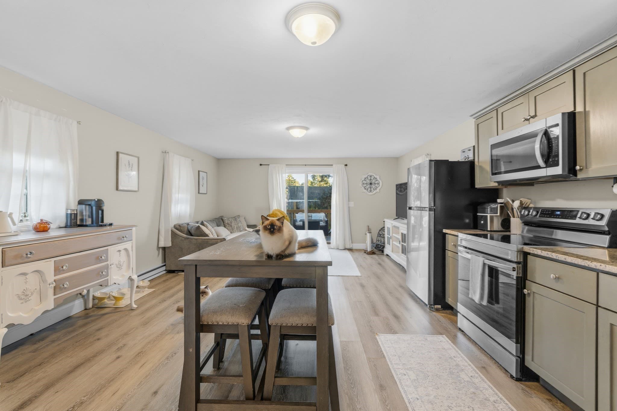3 Family at 102 Jerome St, Berkley MA 02779, Berkley, photo 11 of 35
