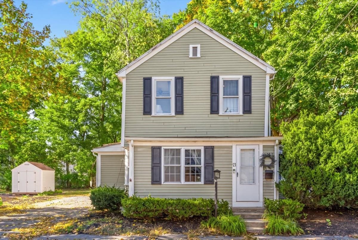 13 Clifford St, Middleboro MA 02324