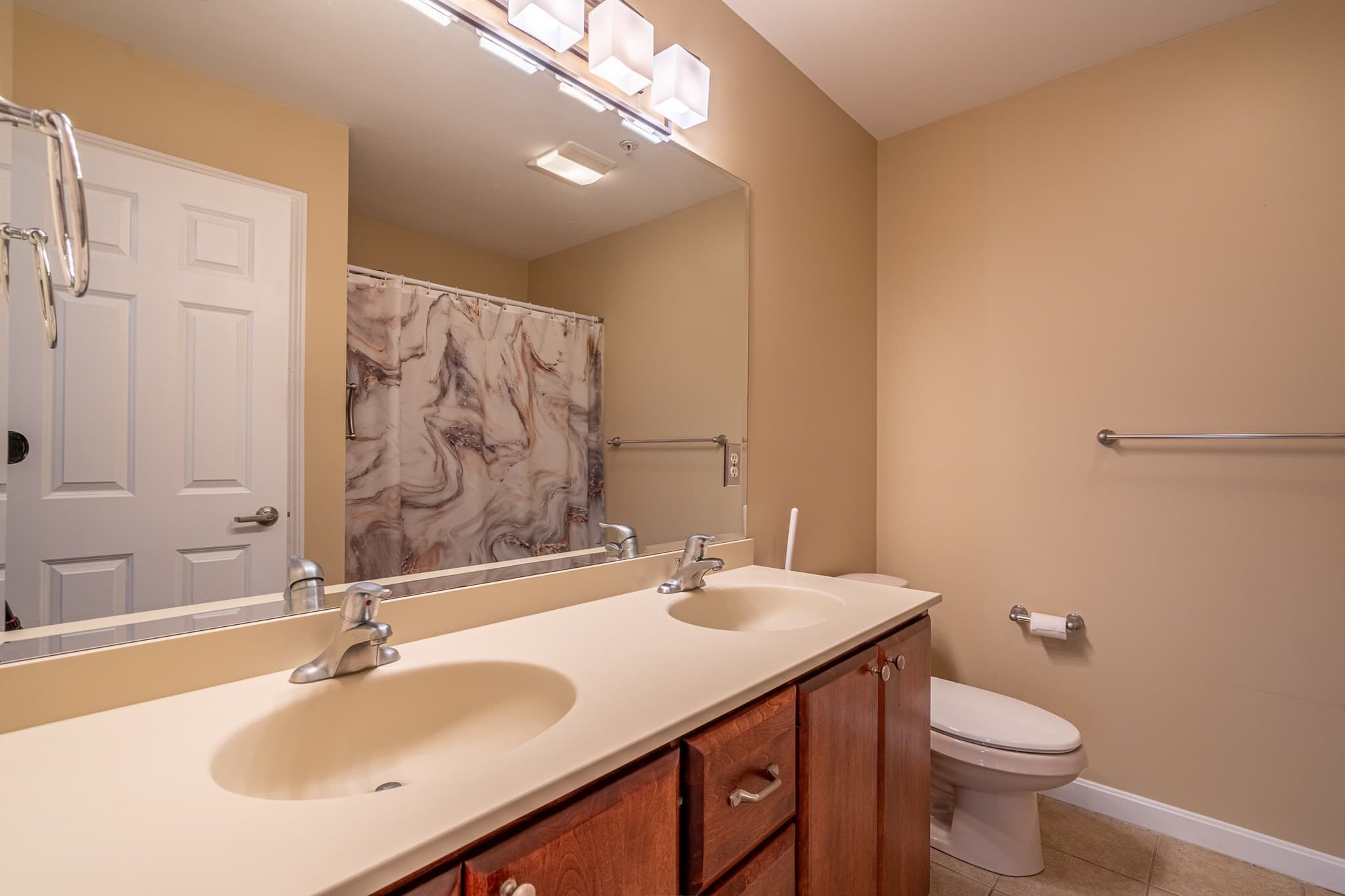 Condominium at 34 Burnham Rd # 402, Methuen MA 01844, Methuen, photo 11 of 25