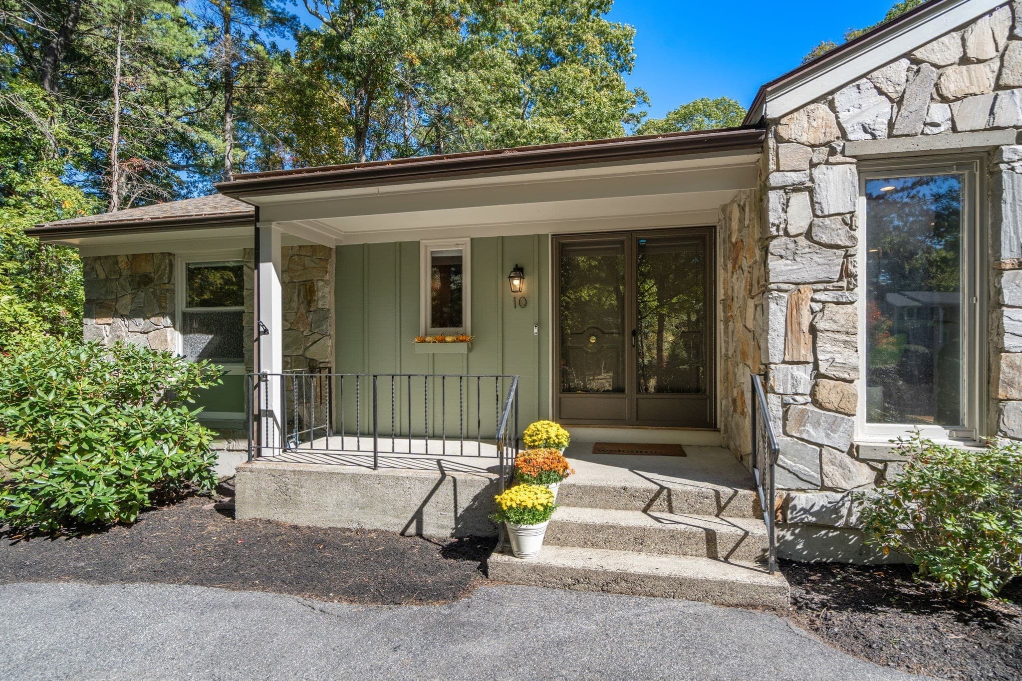 Single Family Residence at 10 Lantern Rd, Framingham MA 01702, Framingham, photo 2 of 37