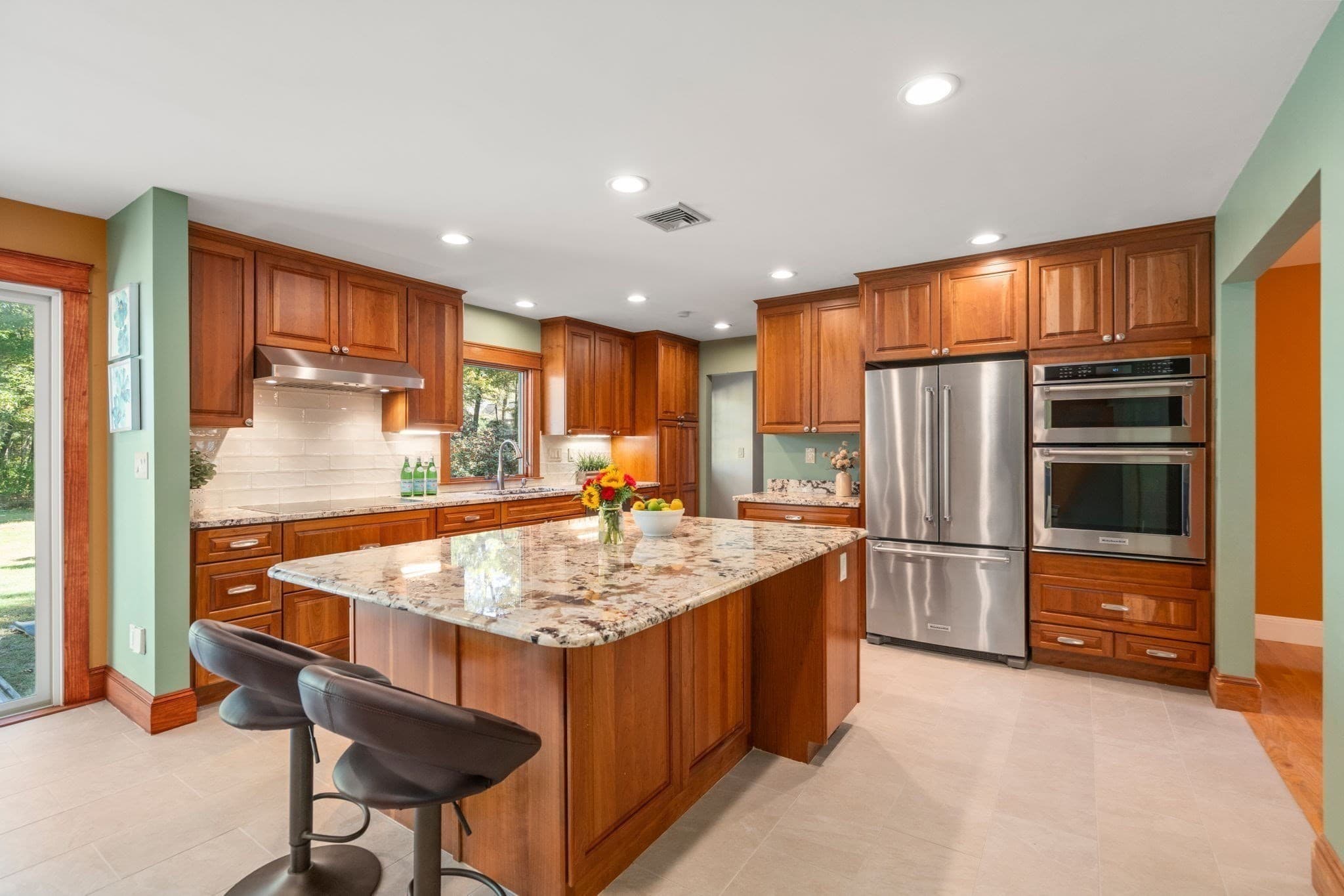 Single Family Residence at 10 Lantern Rd, Framingham MA 01702, Framingham, photo 6 of 37
