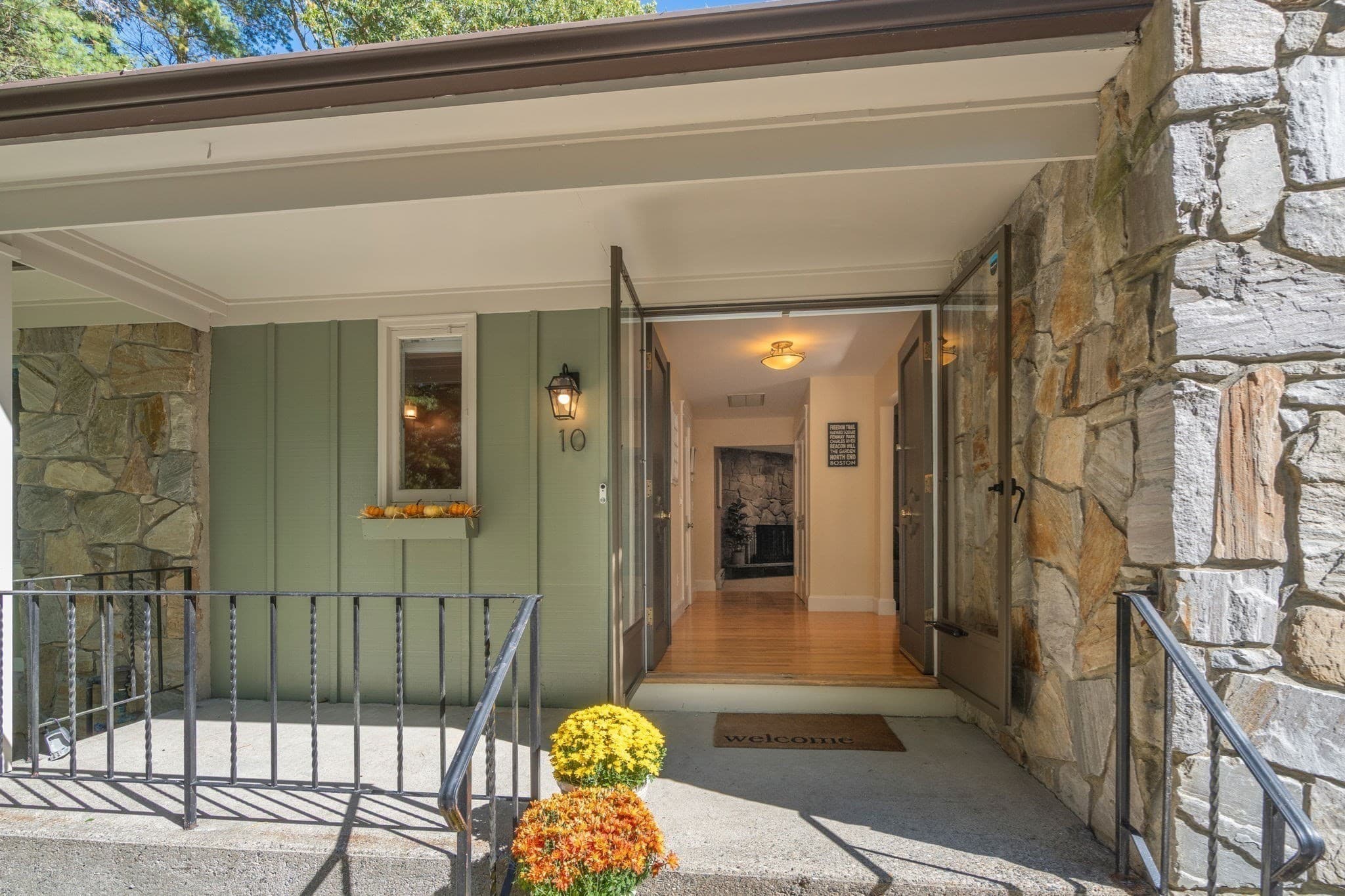 Single Family Residence at 10 Lantern Rd, Framingham MA 01702, Framingham, photo 3 of 37