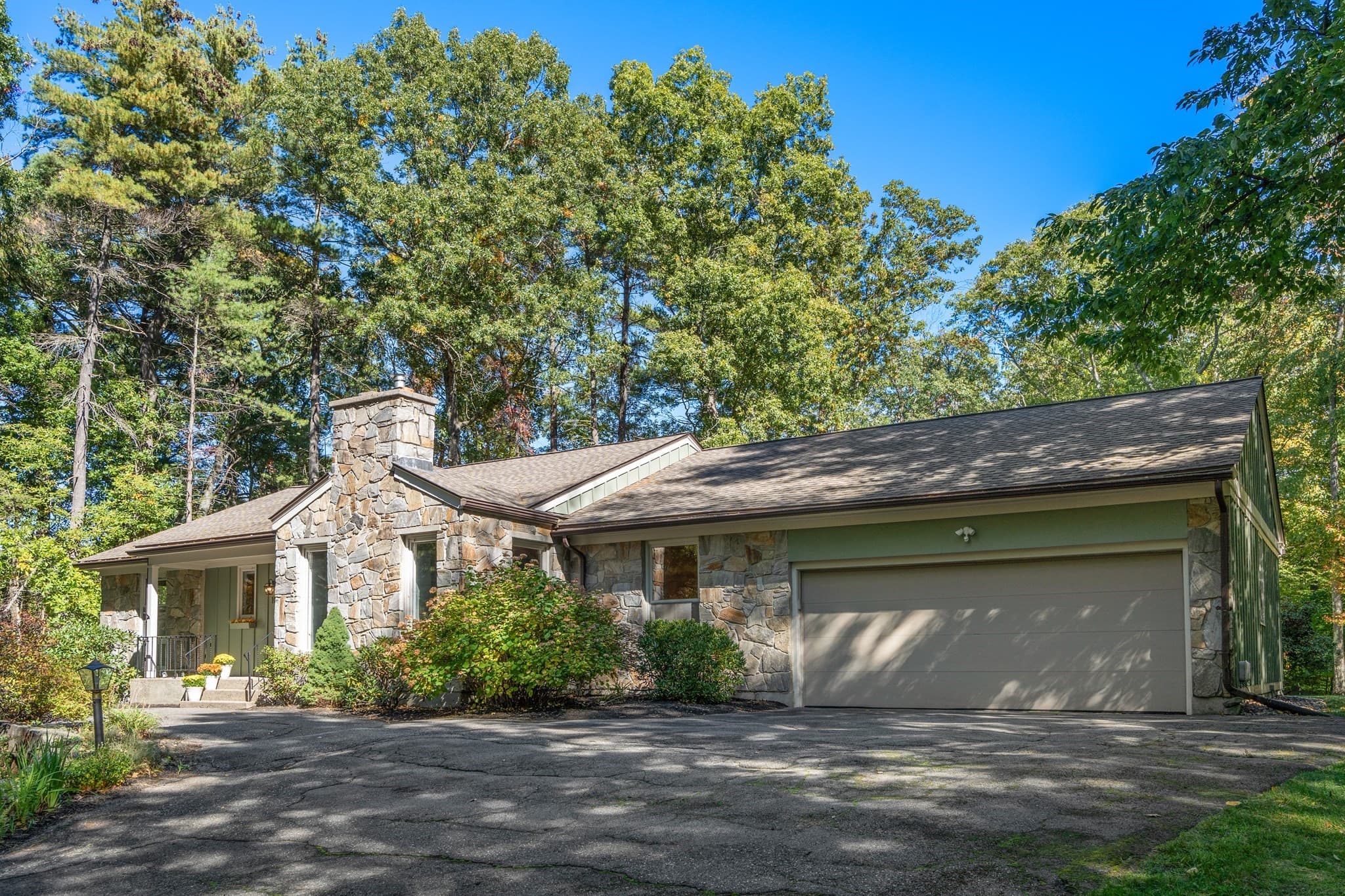 10 Lantern Rd, Framingham MA 01702