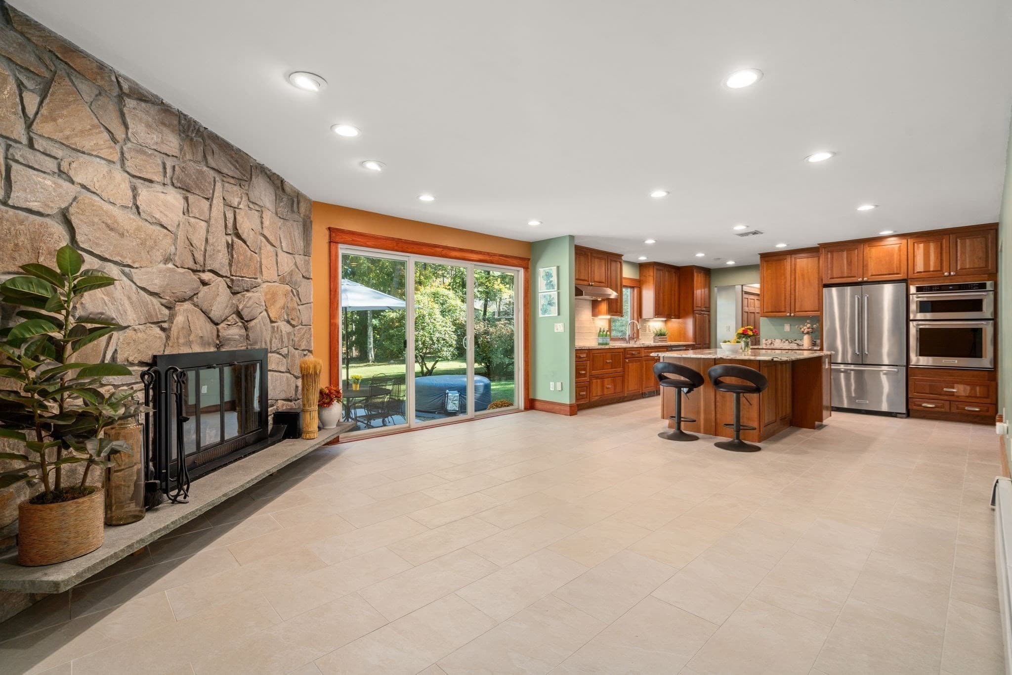 Single Family Residence at 10 Lantern Rd, Framingham MA 01702, Framingham, photo 5 of 37