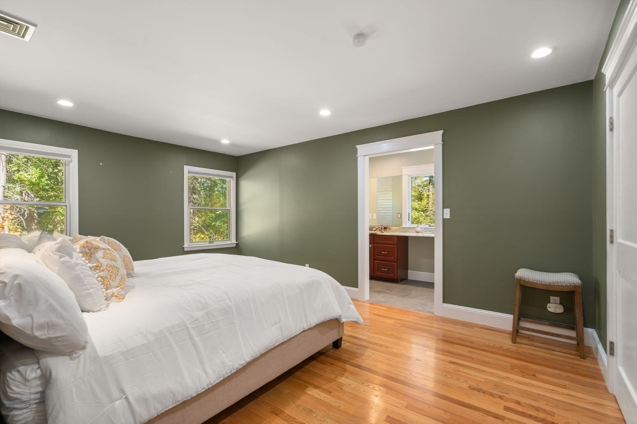 Single Family Residence at 10 Lantern Rd, Framingham MA 01702, Framingham, photo 18 of 37
