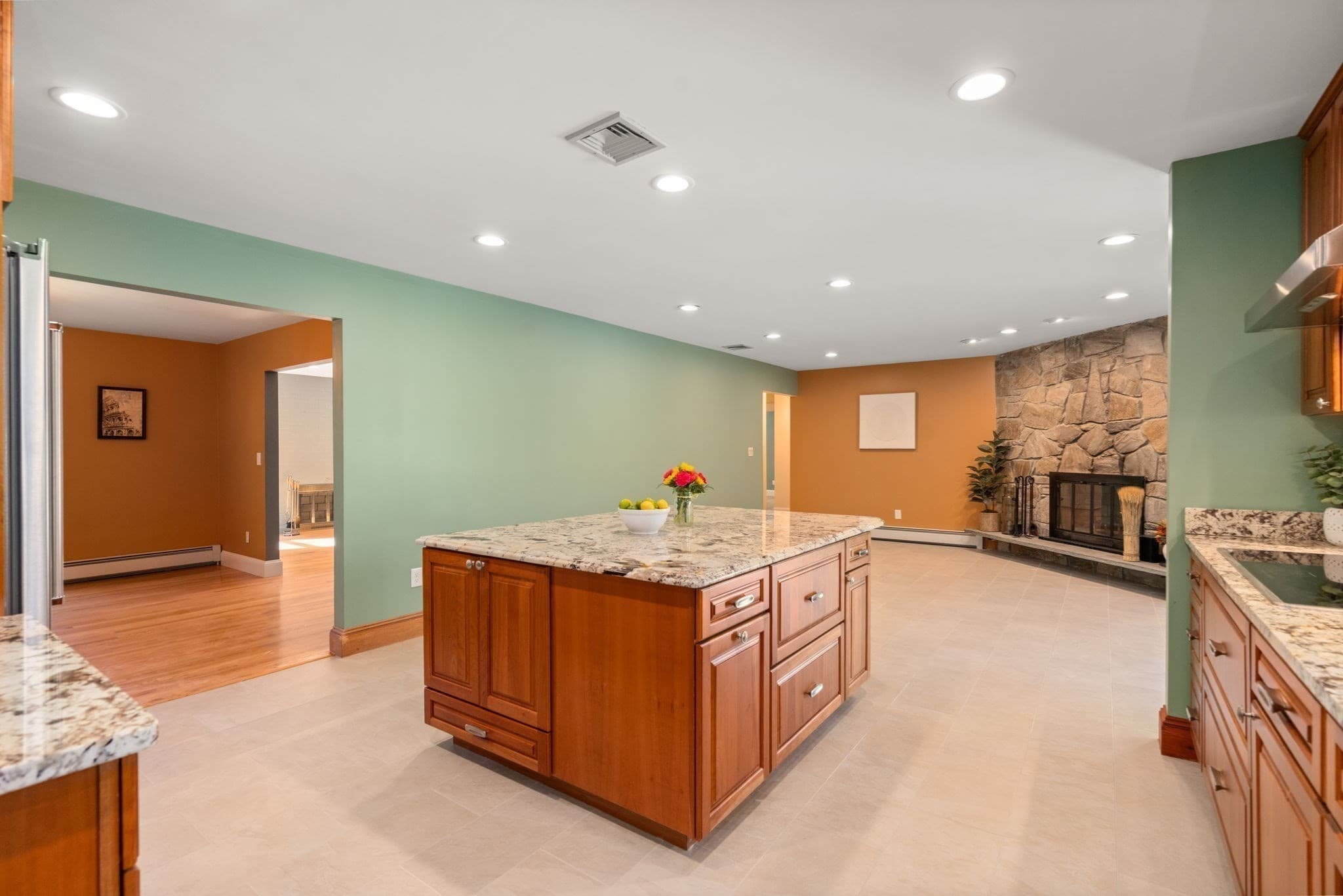 Single Family Residence at 10 Lantern Rd, Framingham MA 01702, Framingham, photo 8 of 37