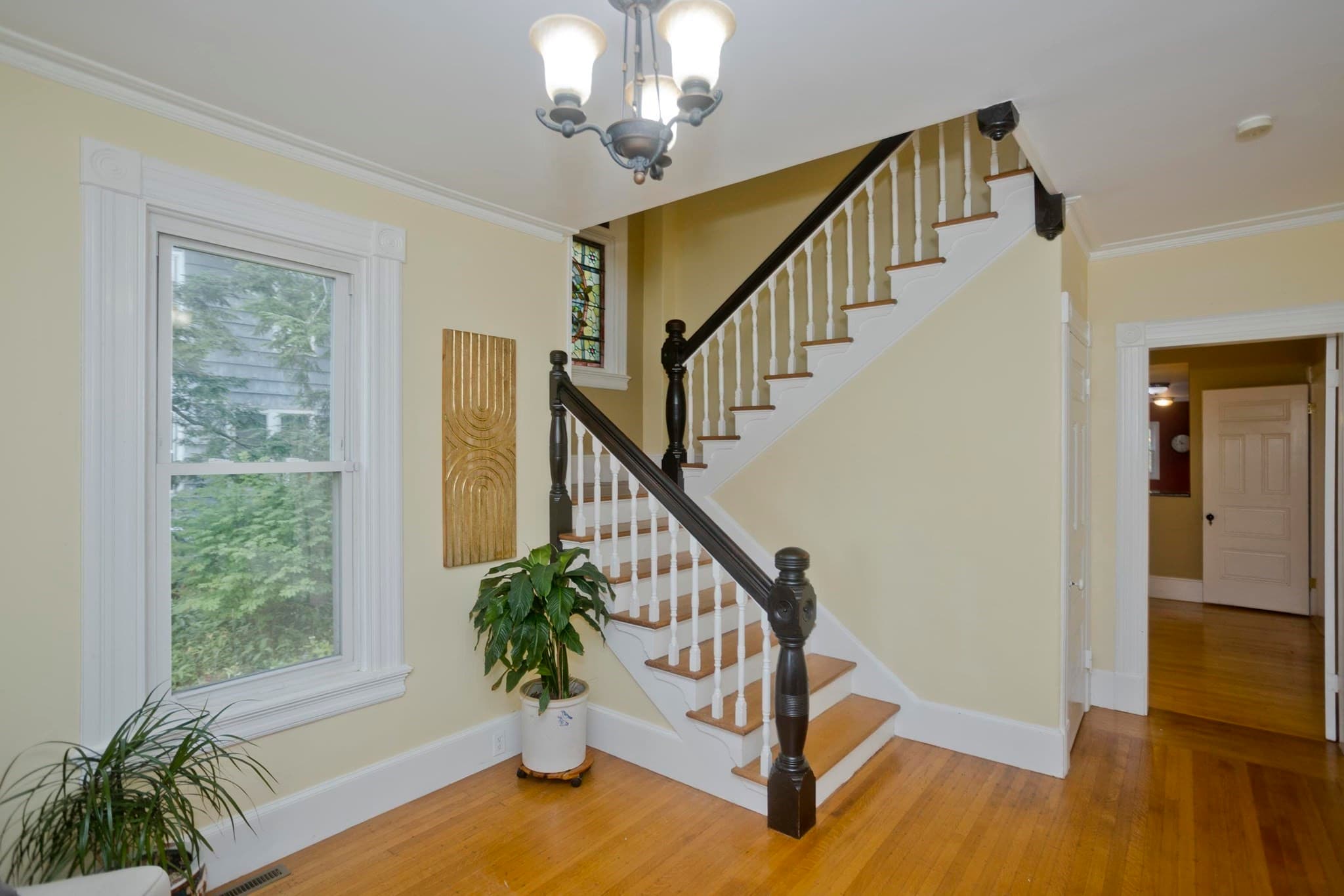 Single Family Residence at 40 Fairfield Ave, Holyoke MA 01040, Holyoke, photo 6 of 42