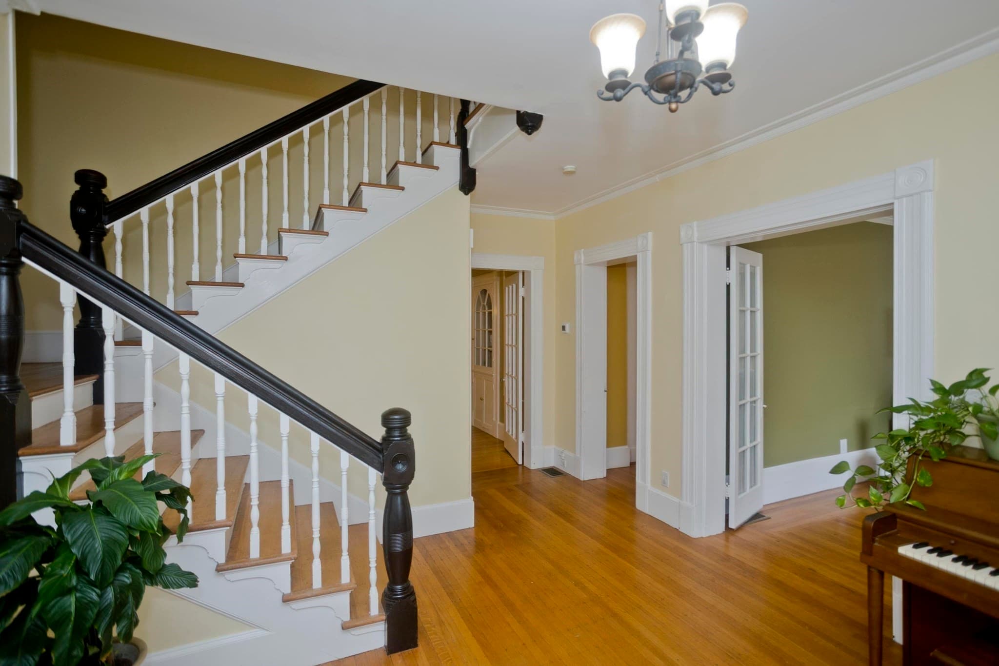 Single Family Residence at 40 Fairfield Ave, Holyoke MA 01040, Holyoke, photo 8 of 42