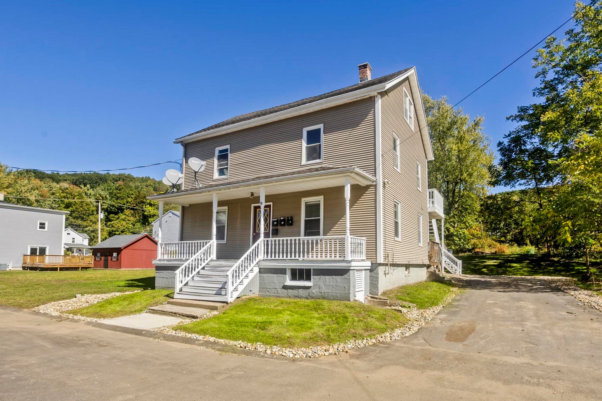 3 Family at 7-9 Graves Street, South Hadley MA 01075, South Hadley, photo 2 of 40