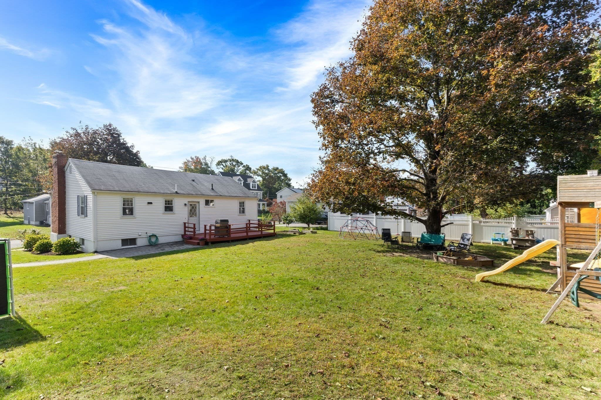 Single Family Residence at 5 Sachem Road, Woburn MA 01801, Woburn, photo 4 of 27