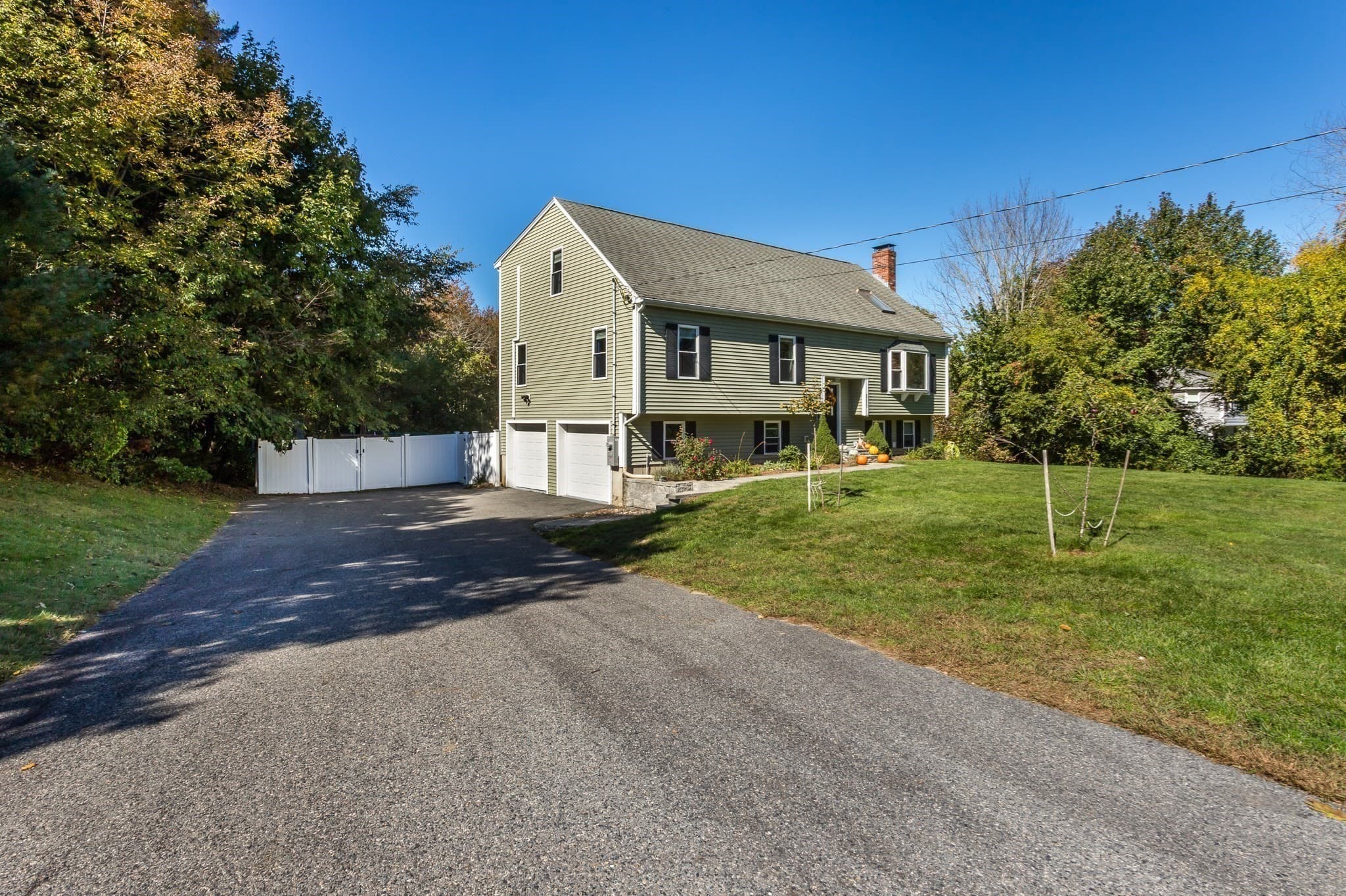 Single Family Residence at 2035 Washington St, East Bridgewater MA 02333, East Bridgewater, photo 3 of 28