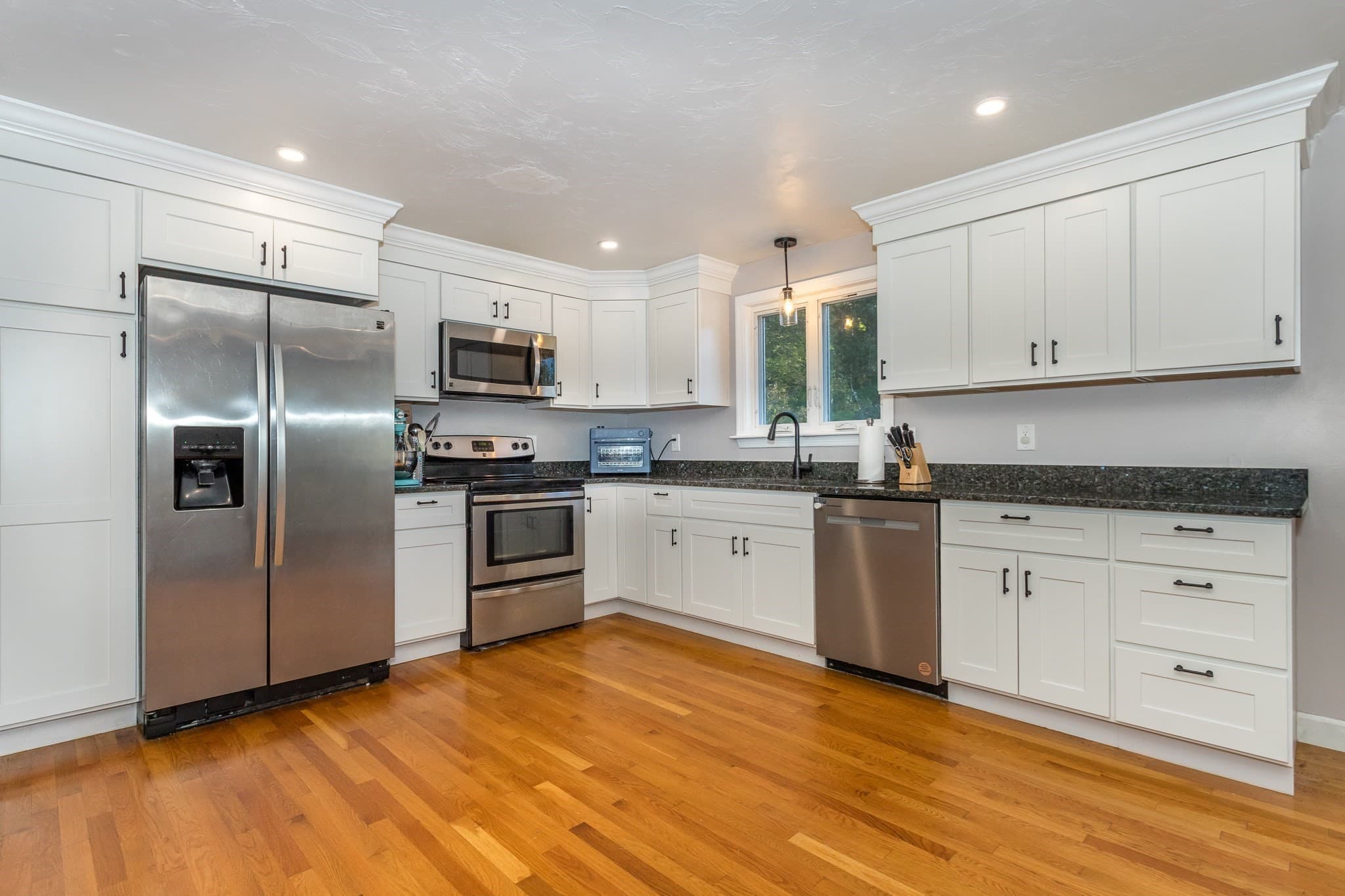 Single Family Residence at 2035 Washington St, East Bridgewater MA 02333, East Bridgewater, photo 9 of 28