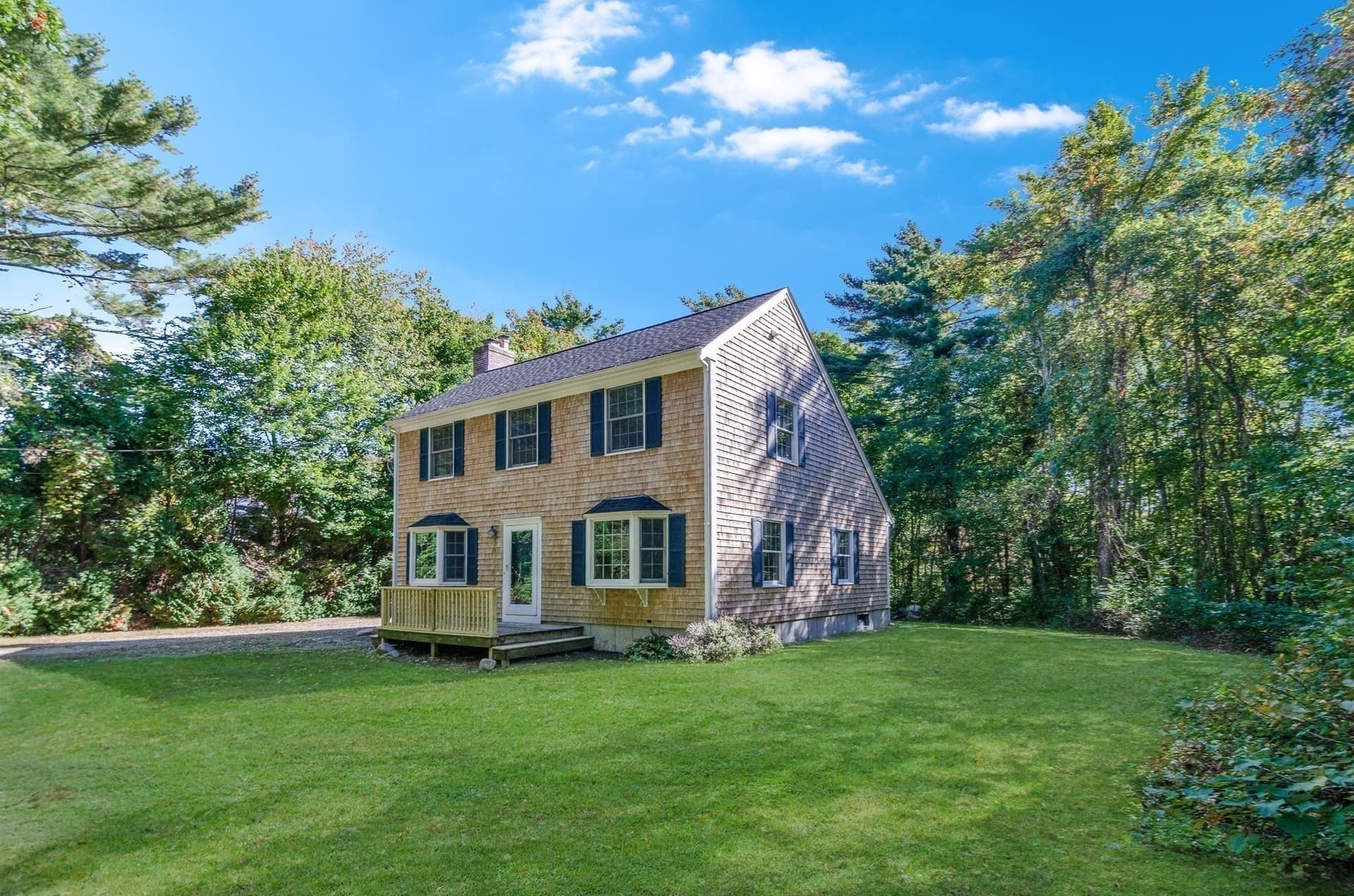 24 Foster St, Mattapoisett MA 02739