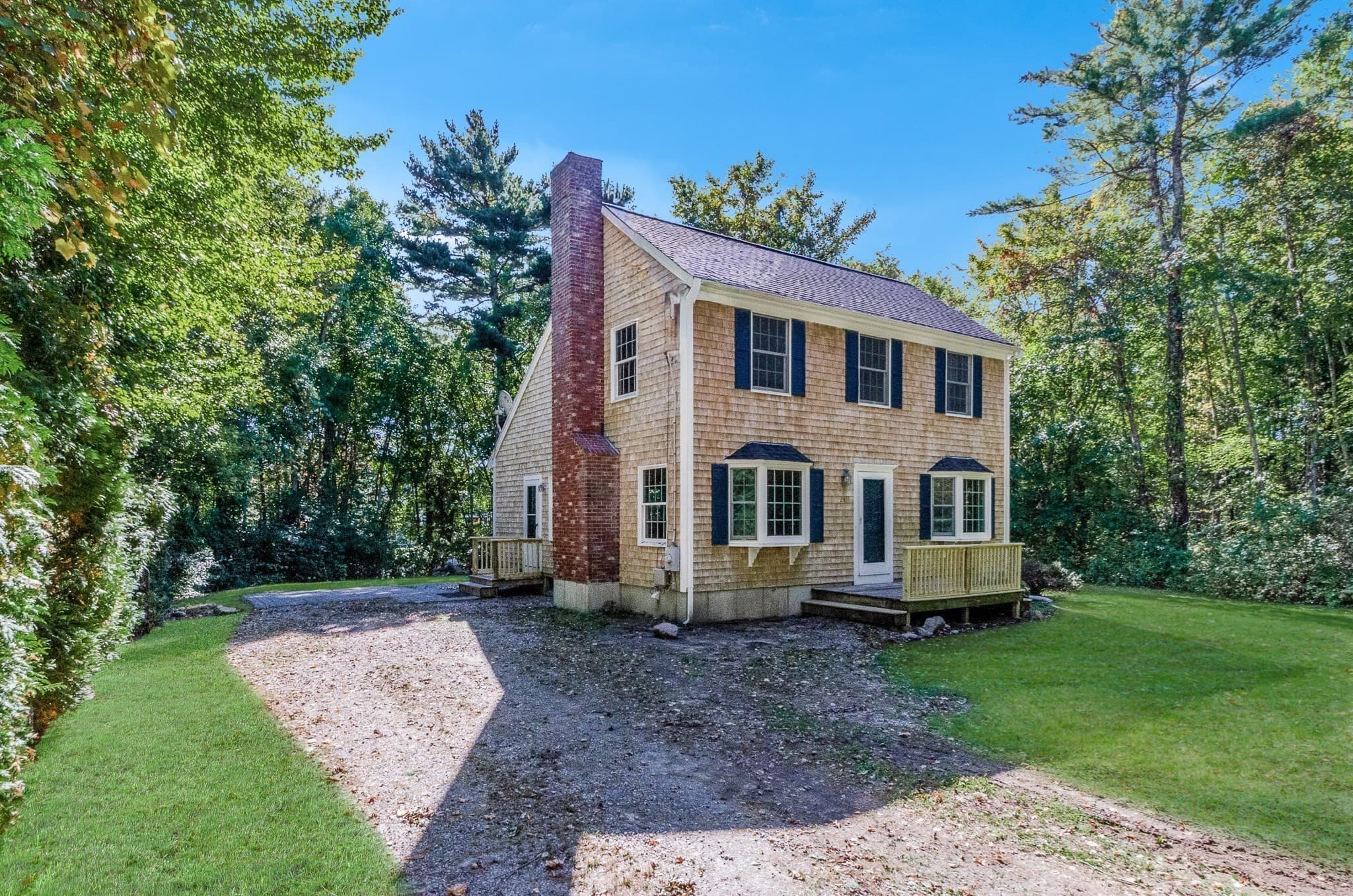 24 Foster St, Mattapoisett MA 02739