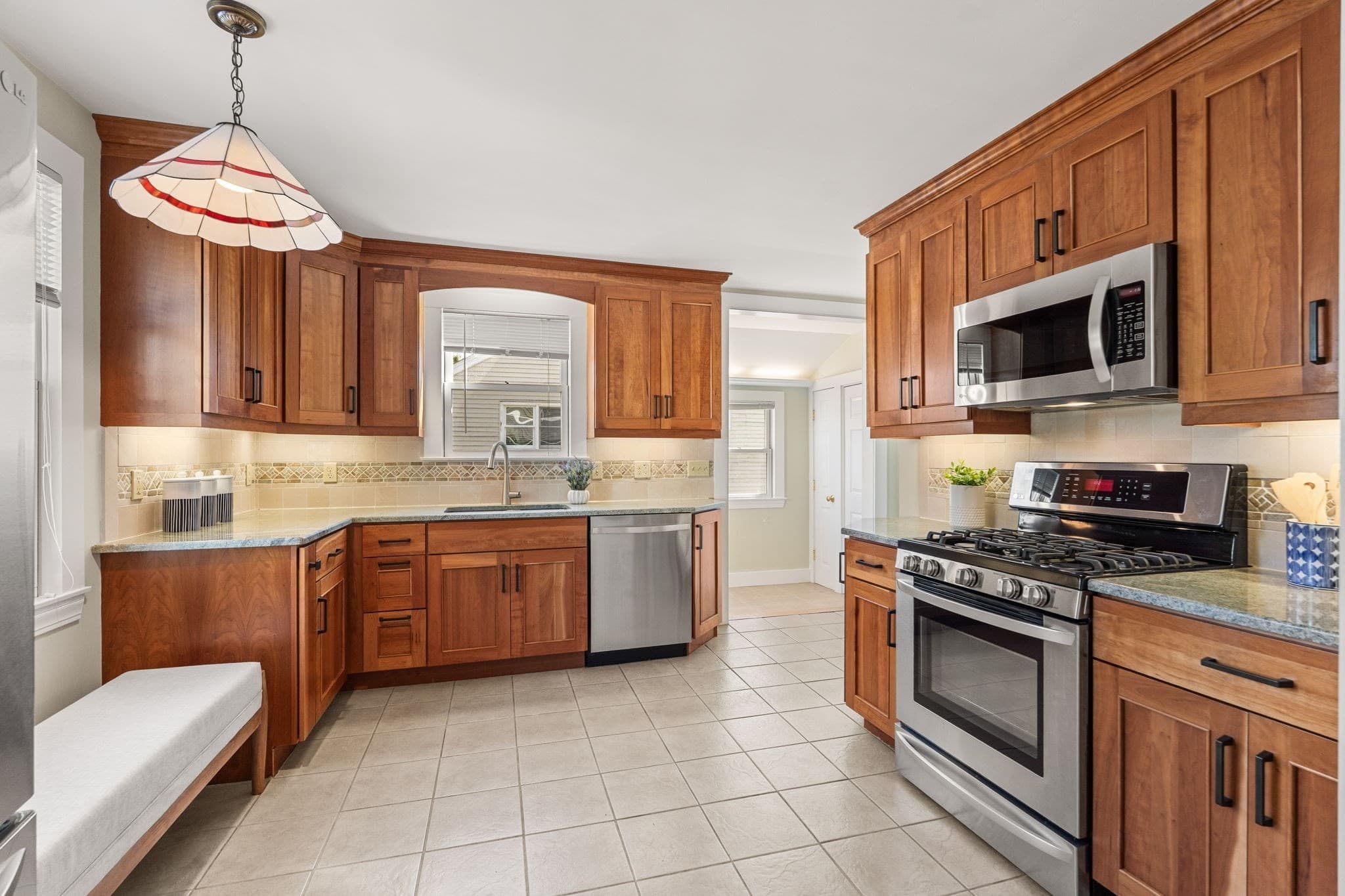 Single Family Residence at 6 Farley Ave, Ipswich MA 01938, Ipswich, photo 4 of 39