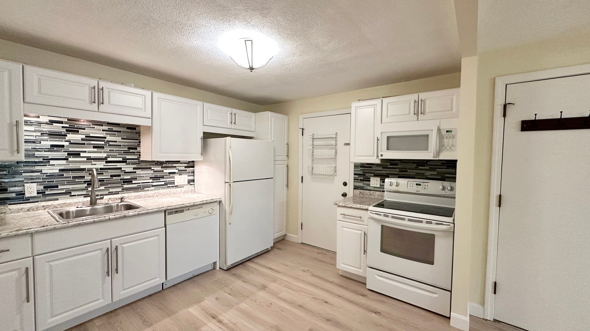 Condominium at 12 Strawberry Bank Rd # 11, Nashua NH 03062, Nashua, photo 3 of 10