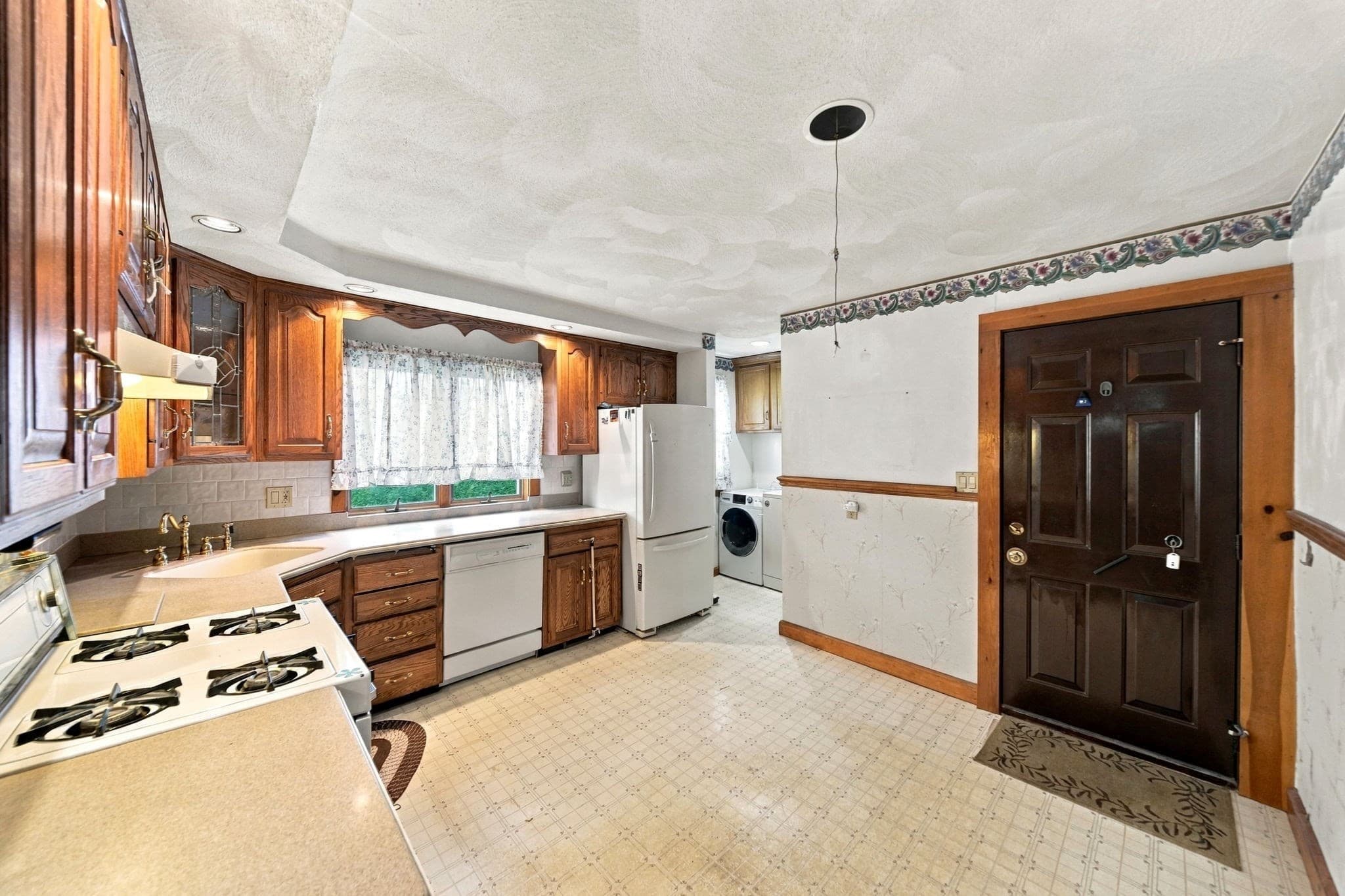2 Family - 2 Units Up/Down at 24-26 Walnut St, Quincy MA 02171, Quincy, photo 6 of 41