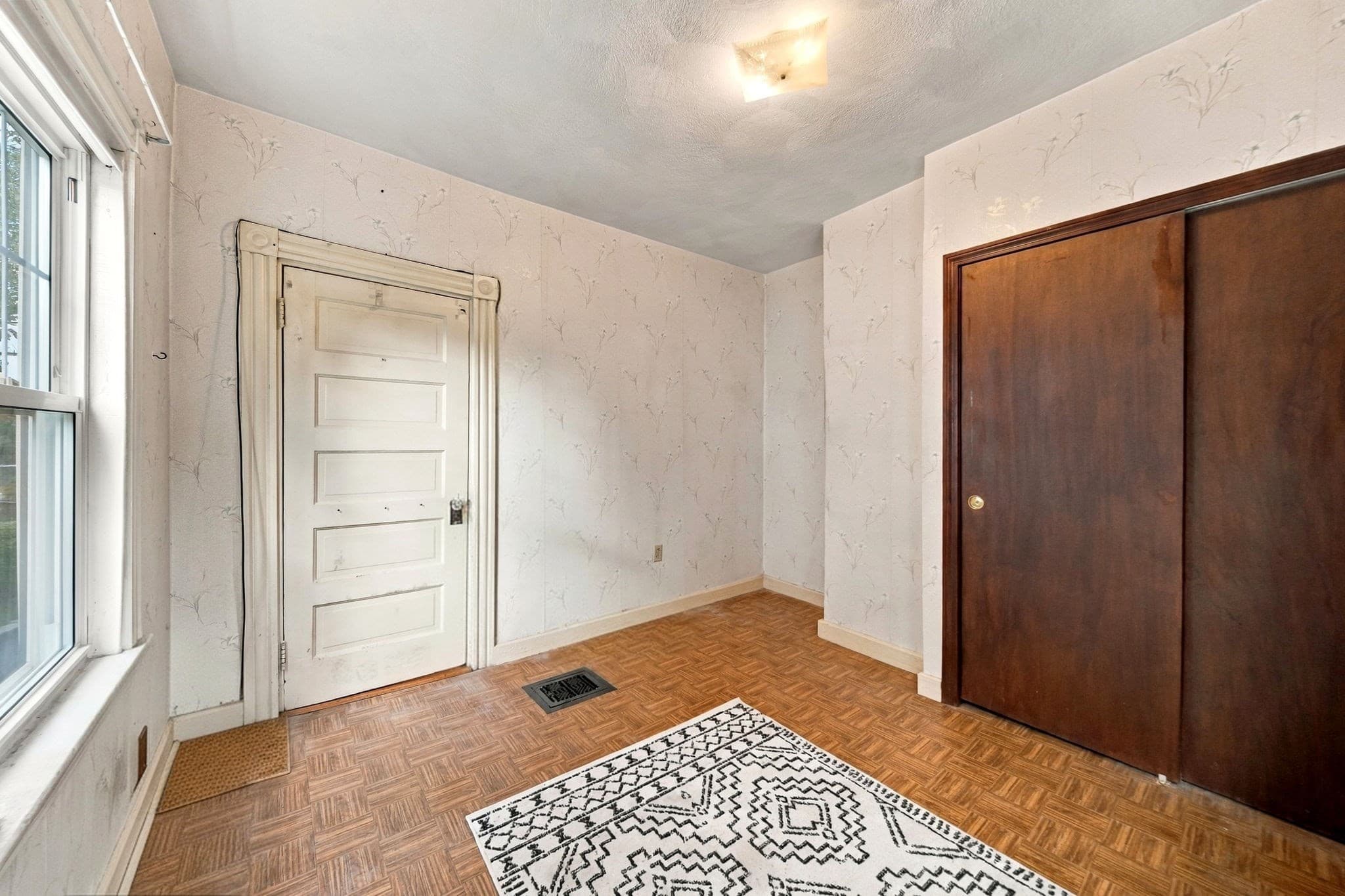 2 Family - 2 Units Up/Down at 24-26 Walnut St, Quincy MA 02171, Quincy, photo 13 of 41