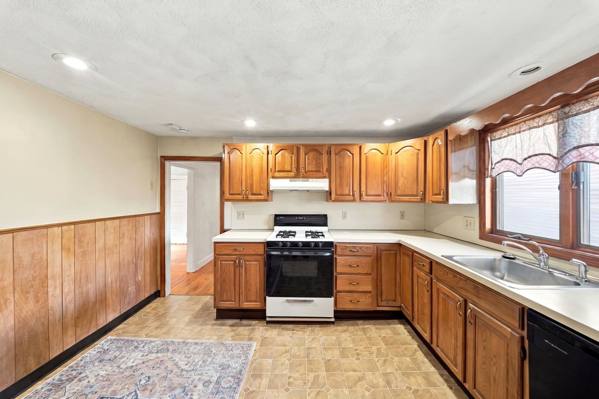 2 Family - 2 Units Up/Down at 24-26 Walnut St, Quincy MA 02171, Quincy, photo 7 of 41