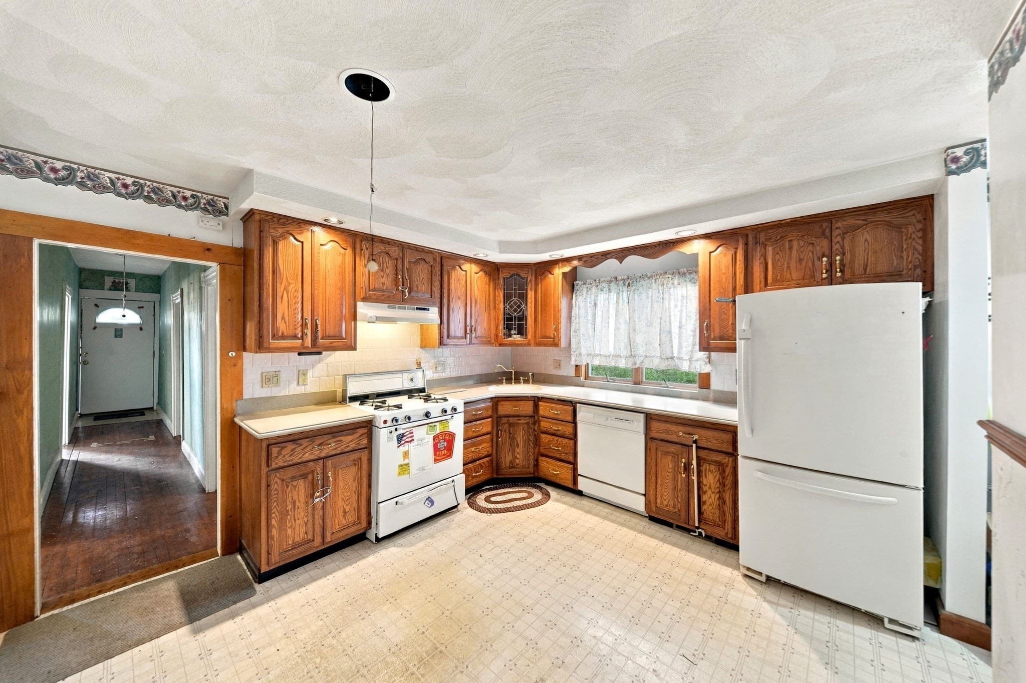 2 Family - 2 Units Up/Down at 24-26 Walnut St, Quincy MA 02171, Quincy, photo 5 of 41