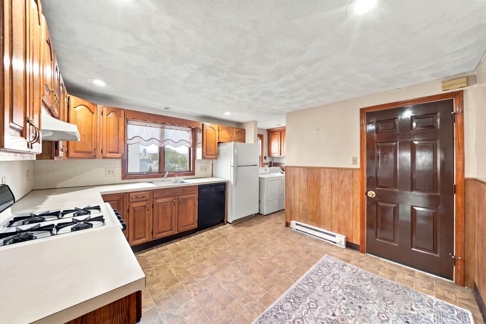 2 Family - 2 Units Up/Down at 24-26 Walnut St, Quincy MA 02171, Quincy, photo 10 of 41