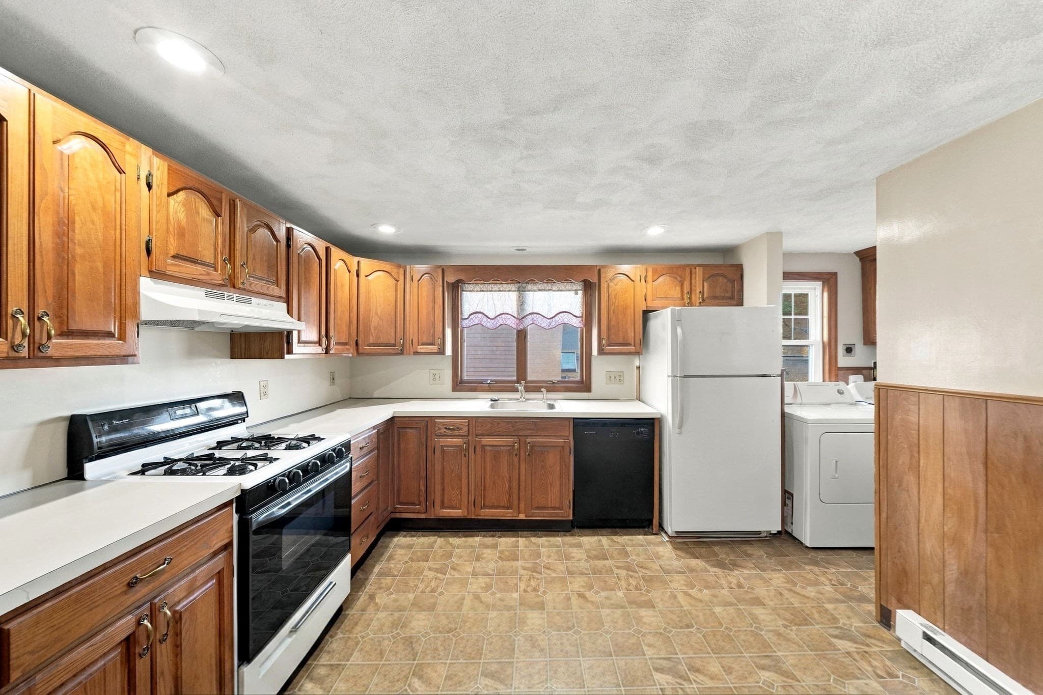 2 Family - 2 Units Up/Down at 24-26 Walnut St, Quincy MA 02171, Quincy, photo 8 of 41