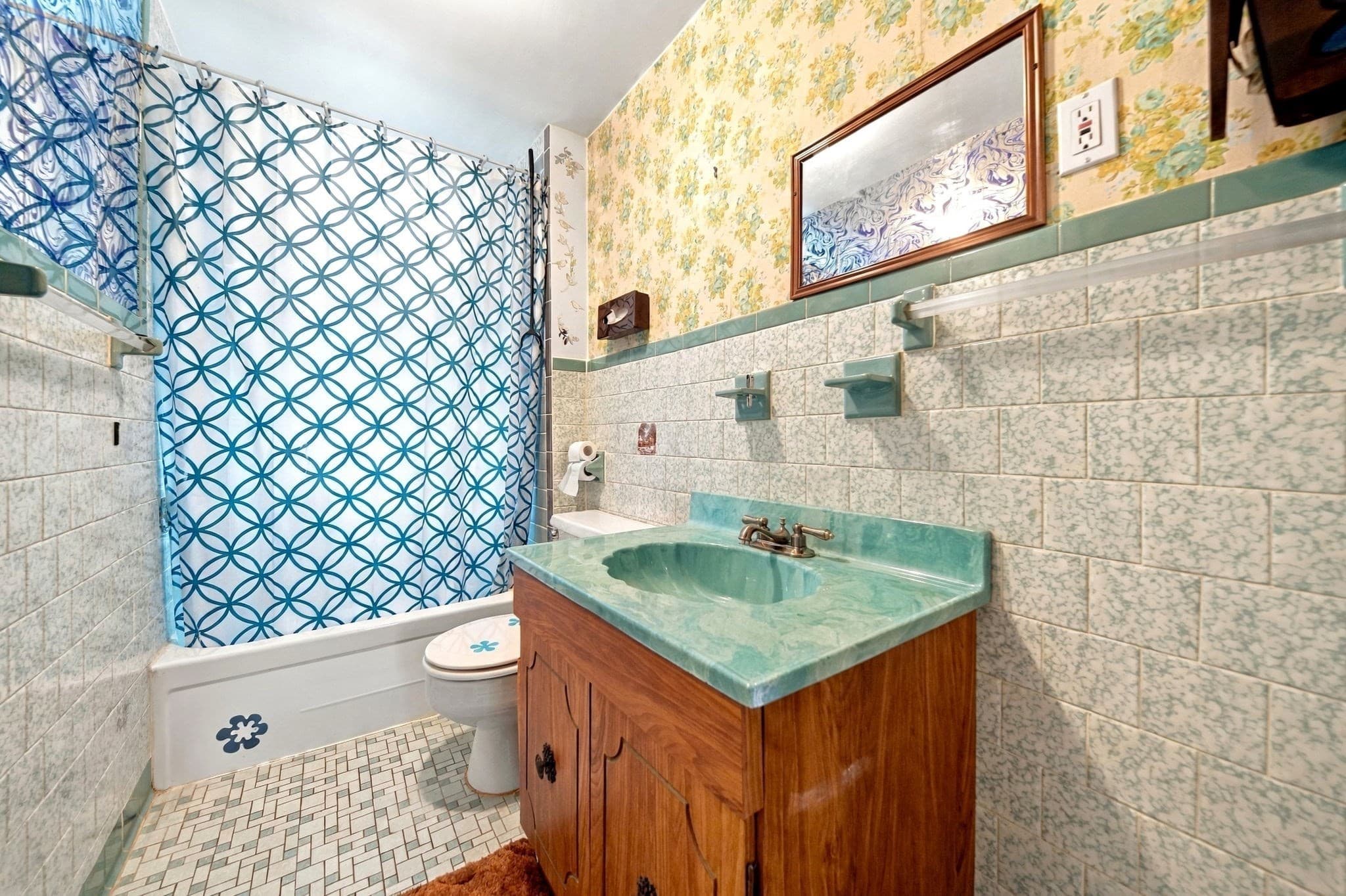 2 Family - 2 Units Up/Down at 24-26 Walnut St, Quincy MA 02171, Quincy, photo 25 of 41