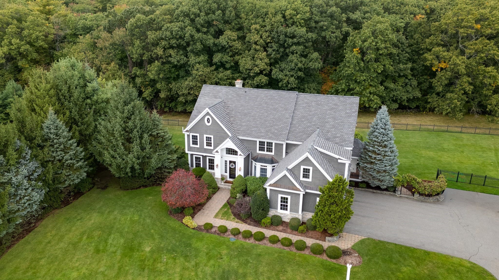 Single Family Residence at 4 Nipmuc Ln, Southborough MA 01772, Southborough, photo 2 of 42