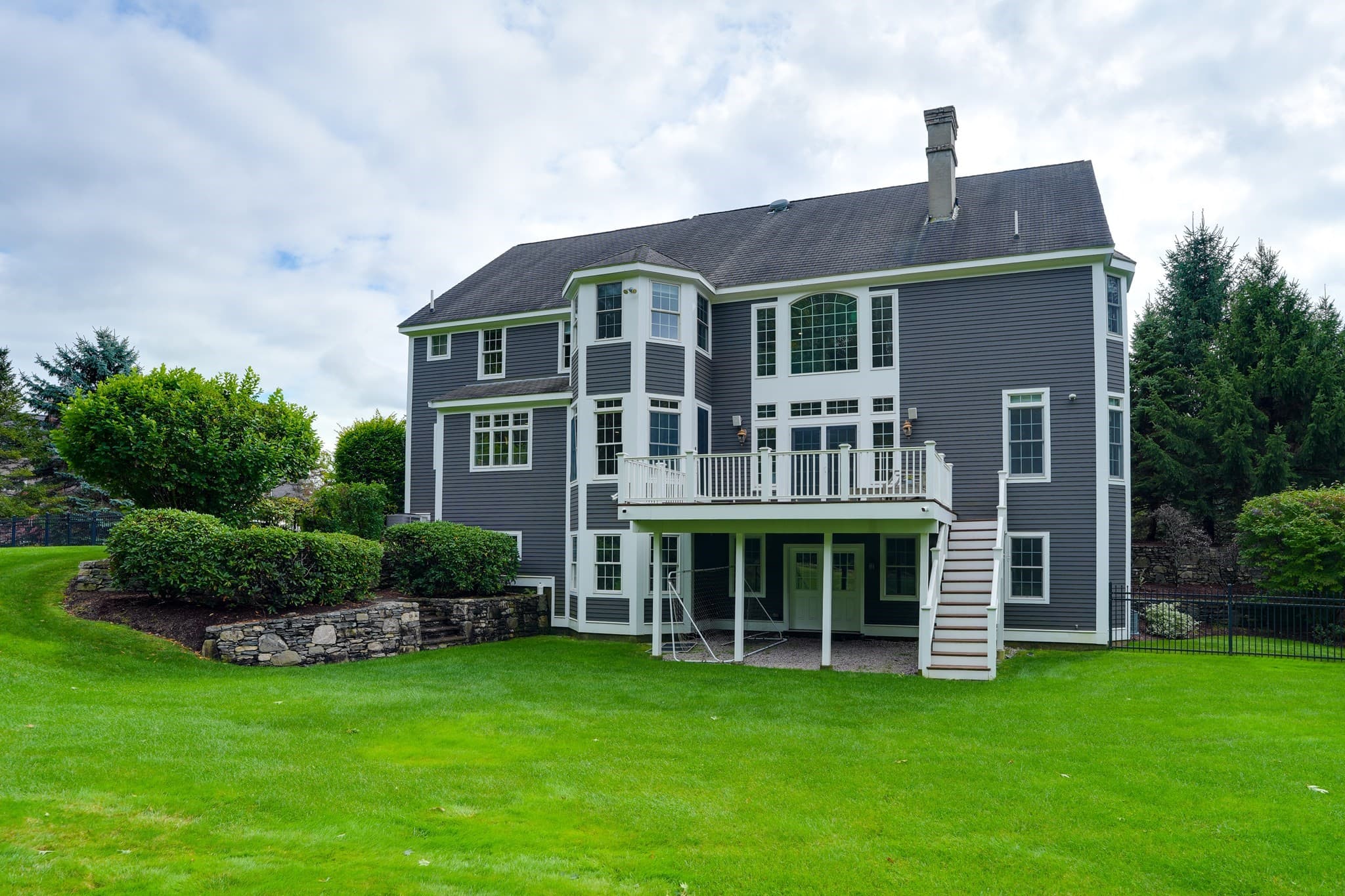 Single Family Residence at 4 Nipmuc Ln, Southborough MA 01772, Southborough, photo 4 of 42
