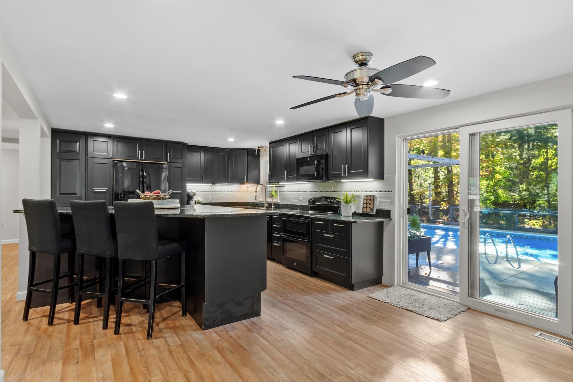 Single Family Residence at 329 New Boston Rd, Sturbridge MA 01566, Sturbridge, photo 9 of 38