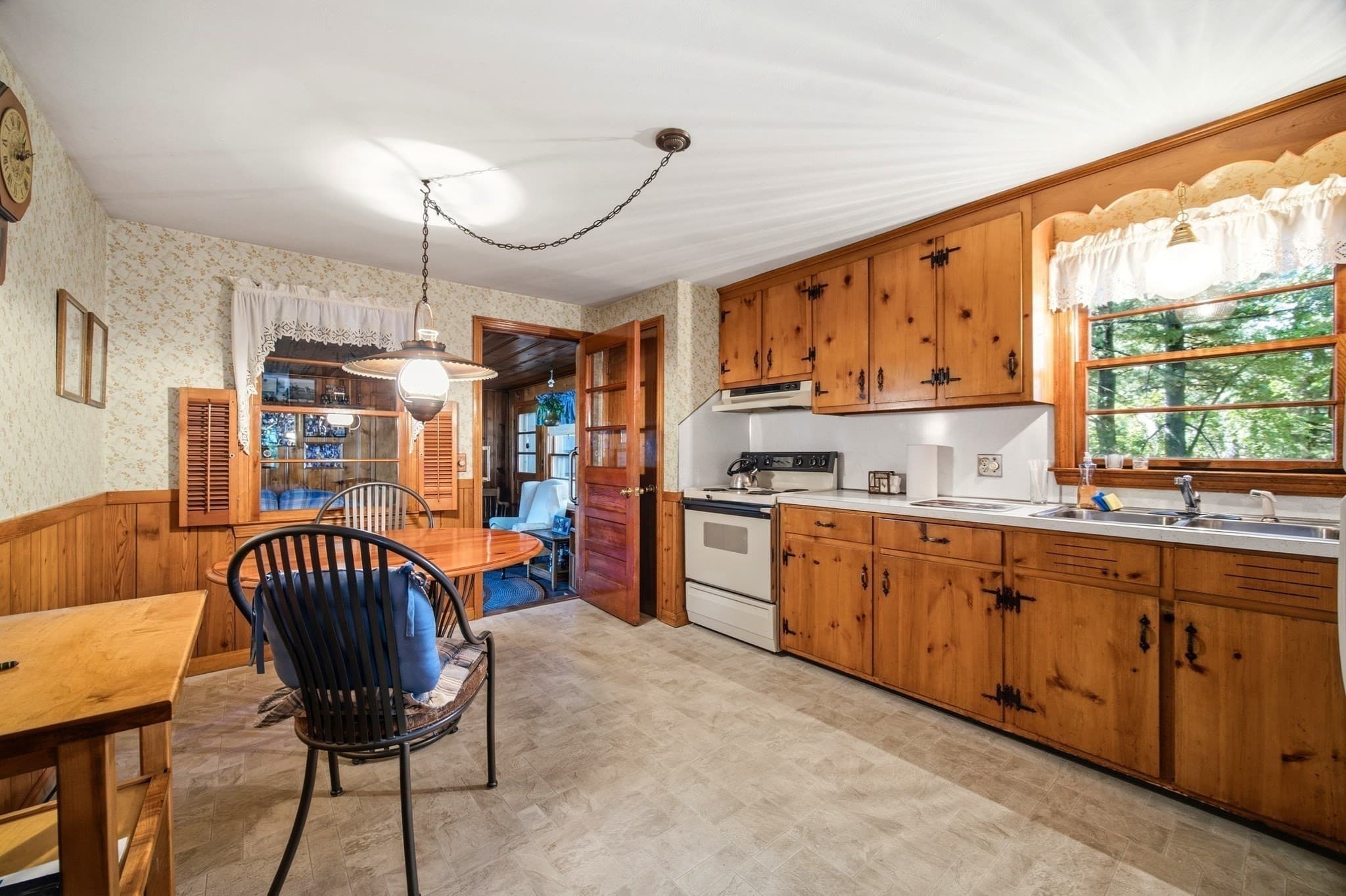 Single Family Residence at 58 Pine Hill Rd., Springfield MA 01118, Springfield, photo 4 of 35