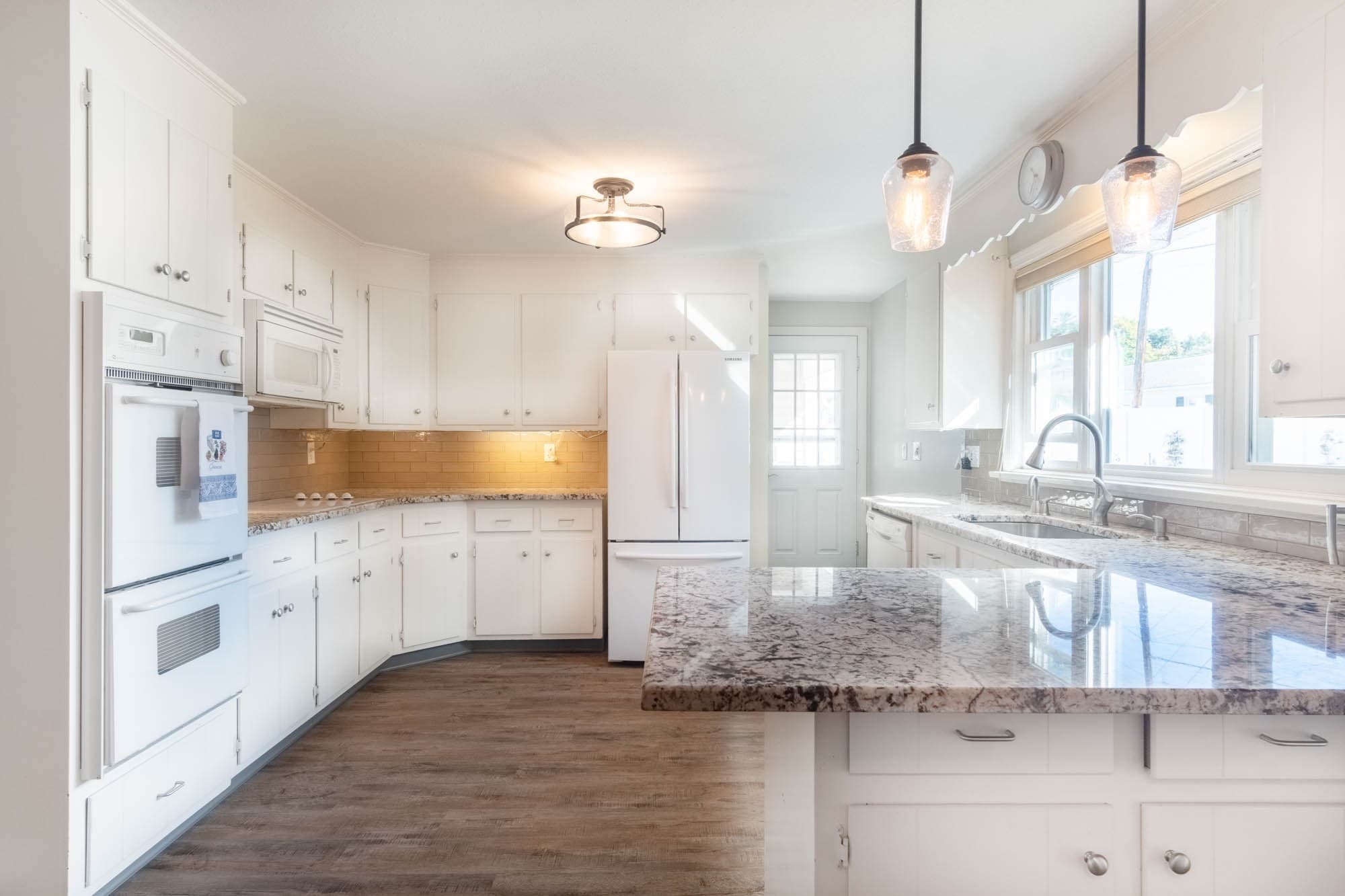 Single Family Residence at 11 Hillview Rd, Holyoke MA 01040, Holyoke, photo 2 of 32