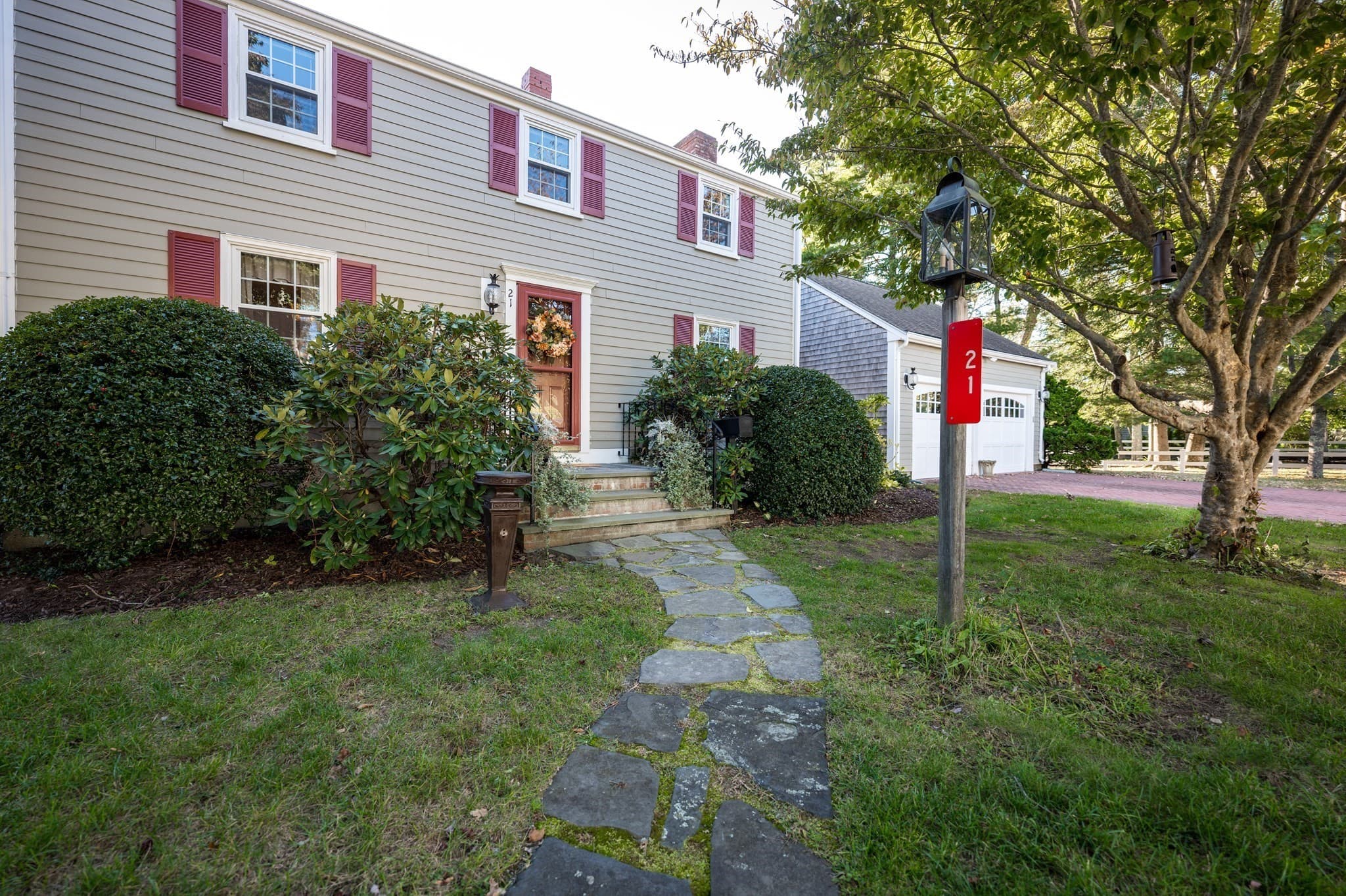 21 Thatcher St, Dartmouth MA 02748