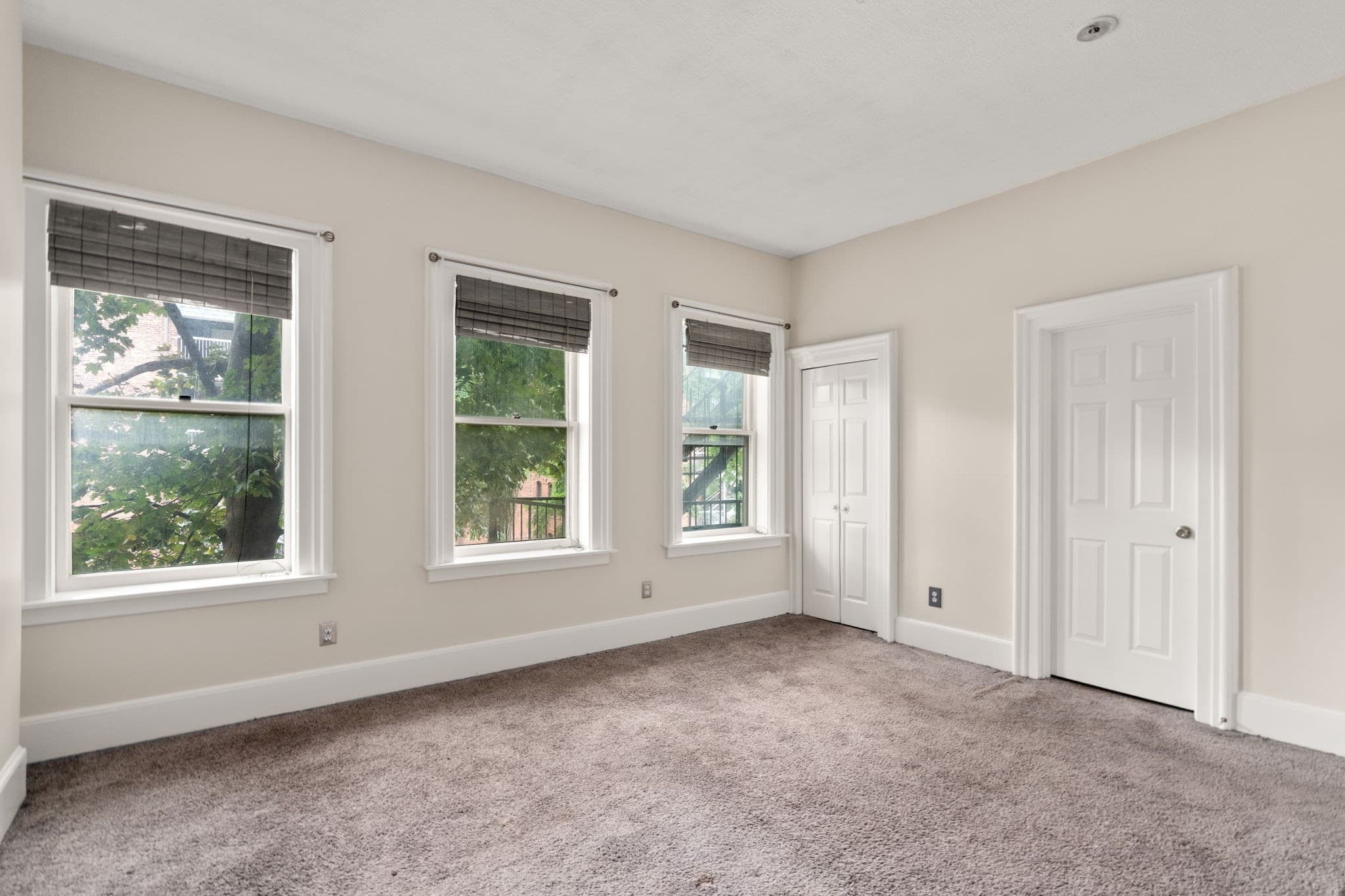Condominium at 72 Temple # 3, Springfield MA 01105, Springfield, photo 12 of 19