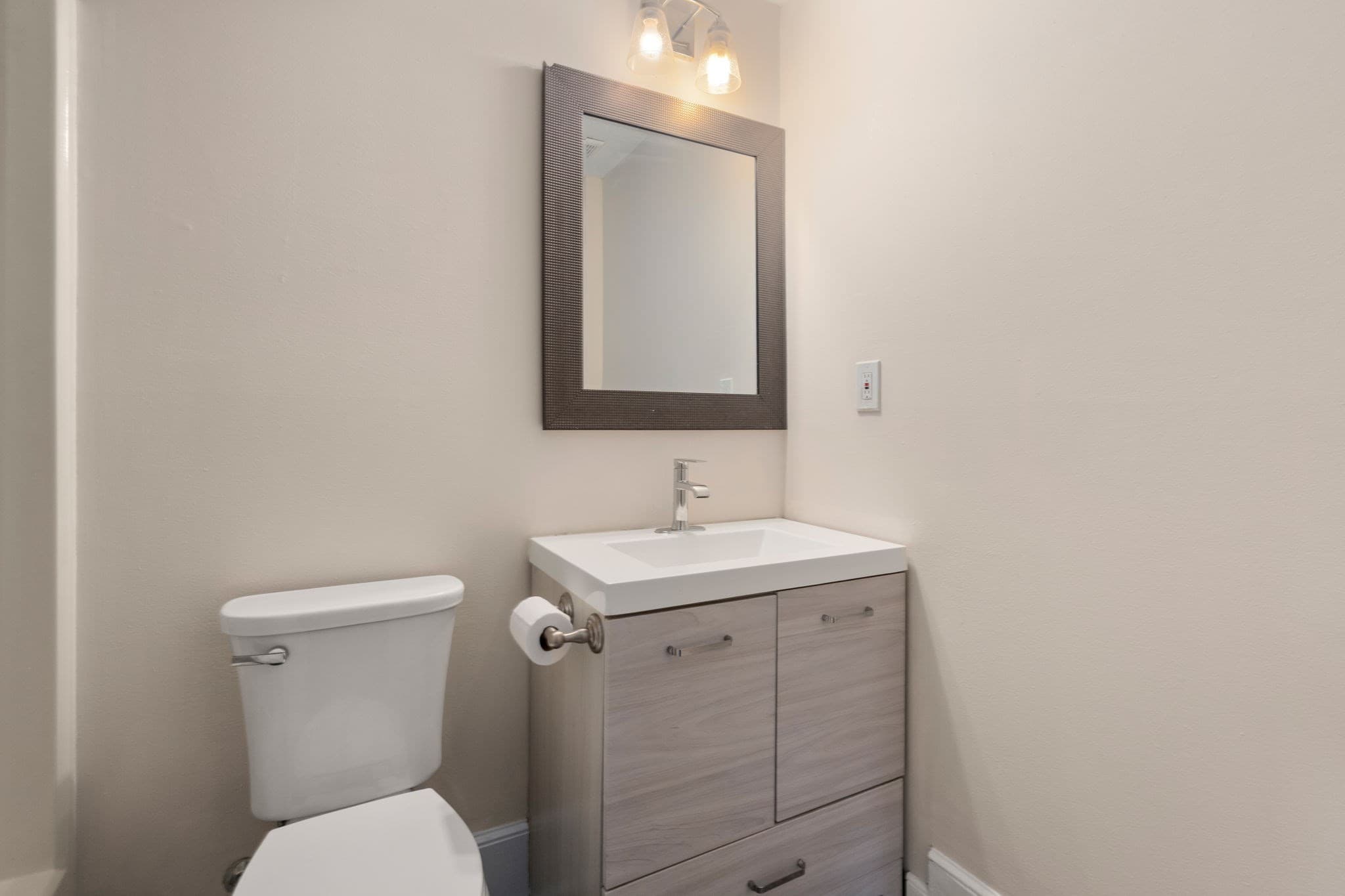 Condominium at 72 Temple # 3, Springfield MA 01105, Springfield, photo 7 of 19