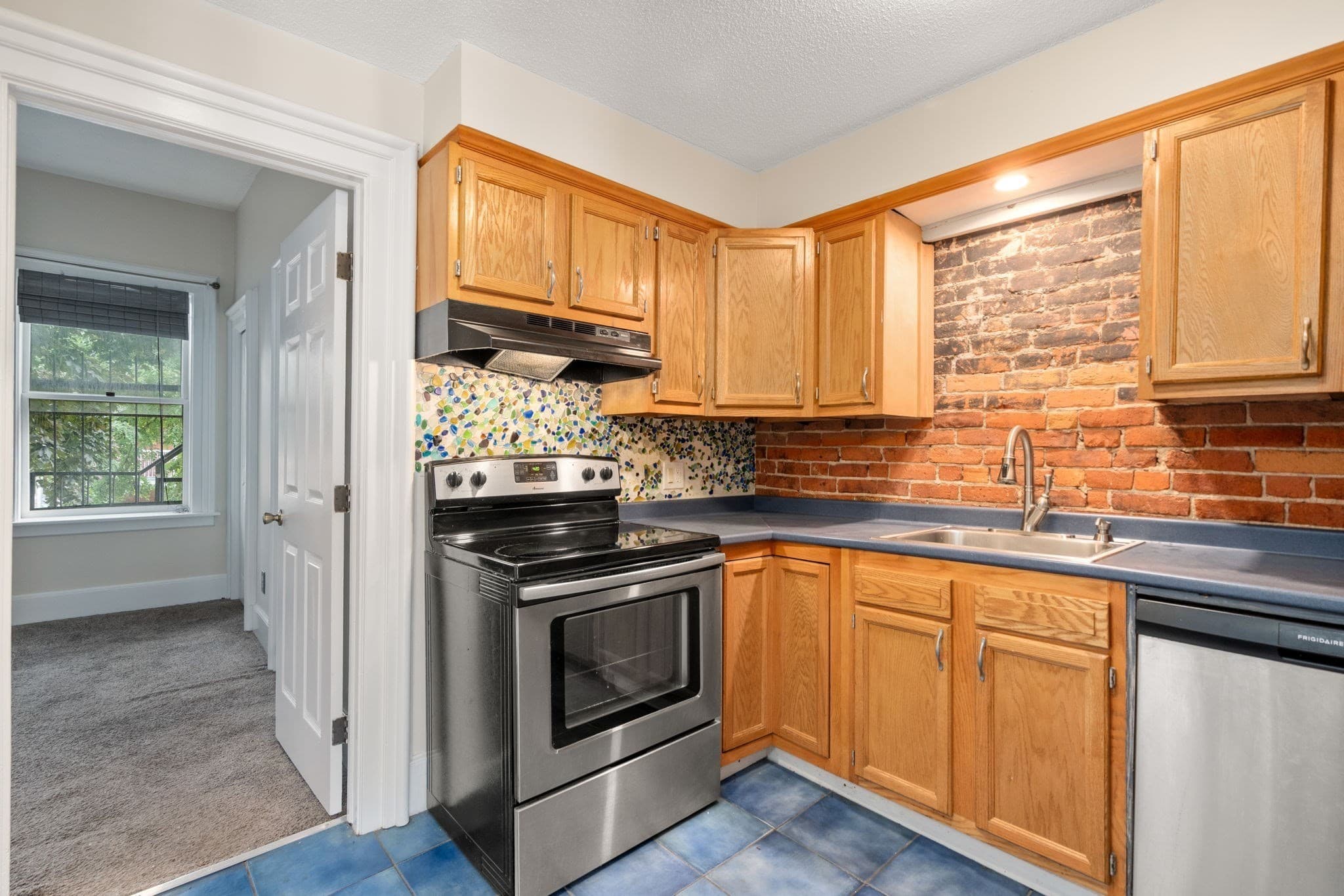 Condominium at 72 Temple # 3, Springfield MA 01105, Springfield, photo 3 of 19