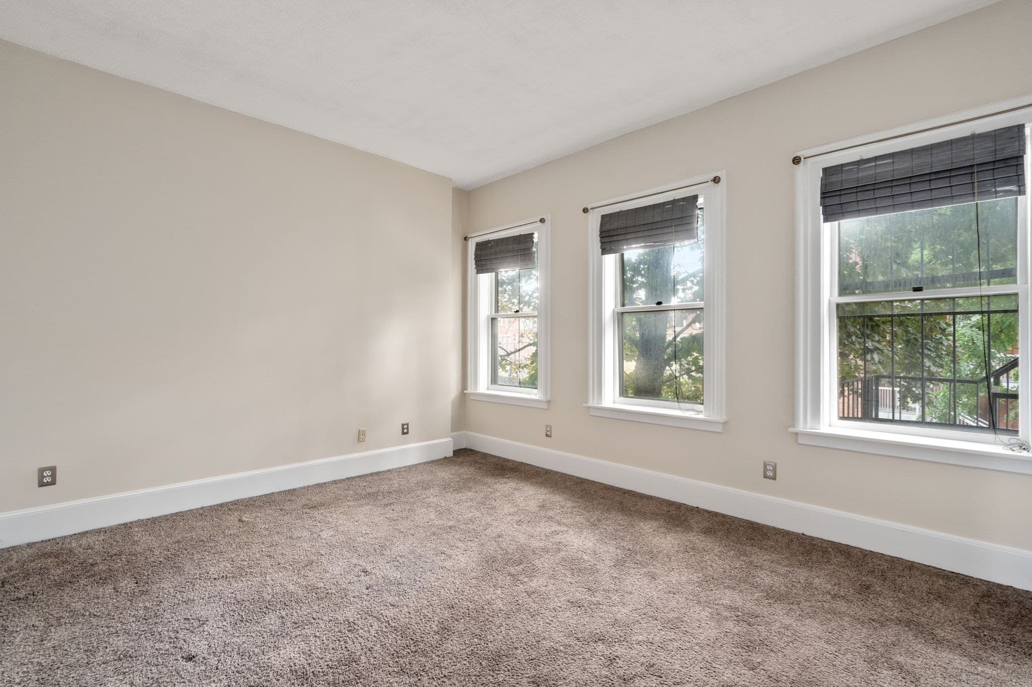 Condominium at 72 Temple # 3, Springfield MA 01105, Springfield, photo 8 of 19