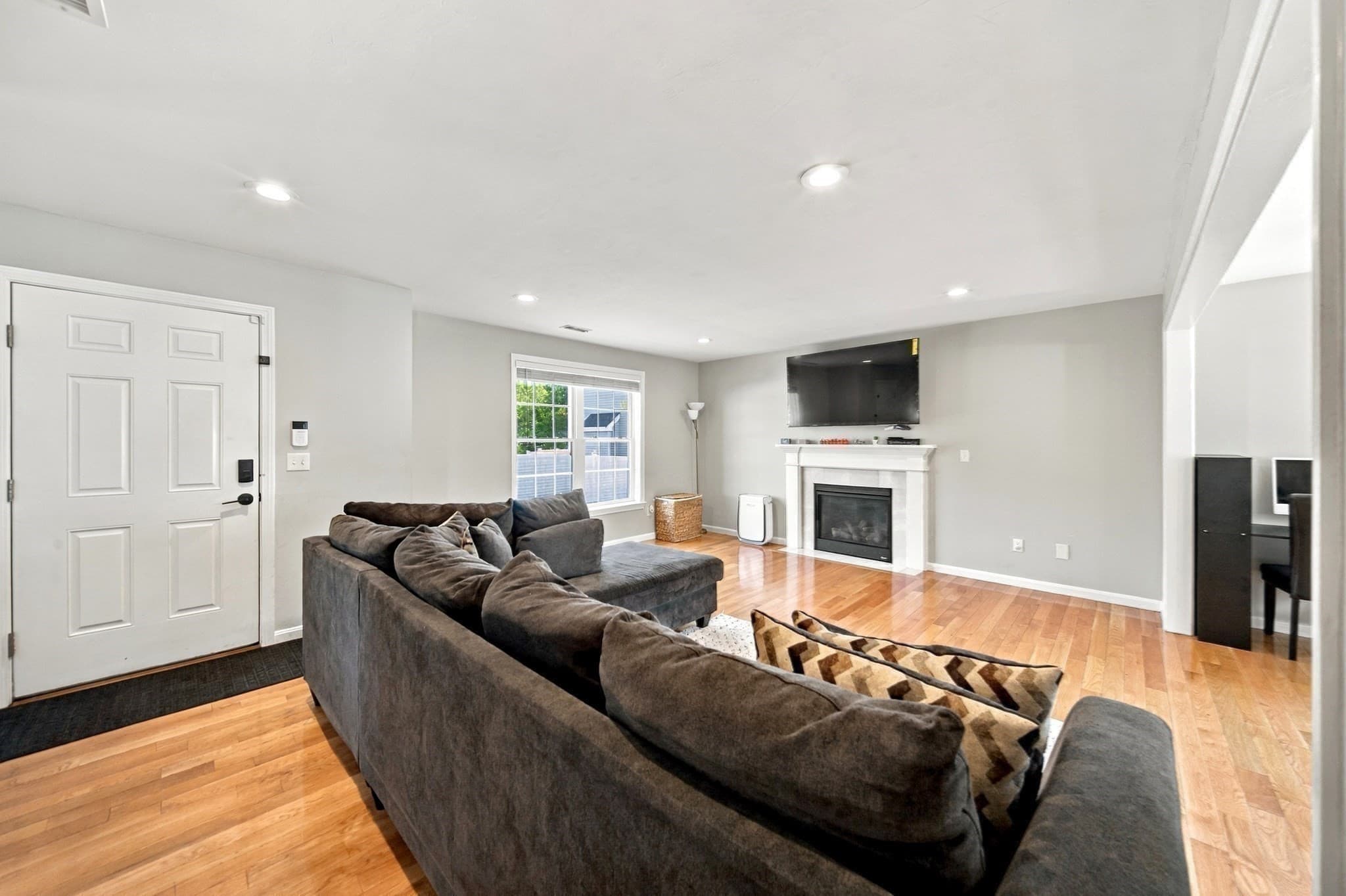 Condominium at 11 Mendon # D, Attleboro MA 02780, Attleboro, photo 13 of 38