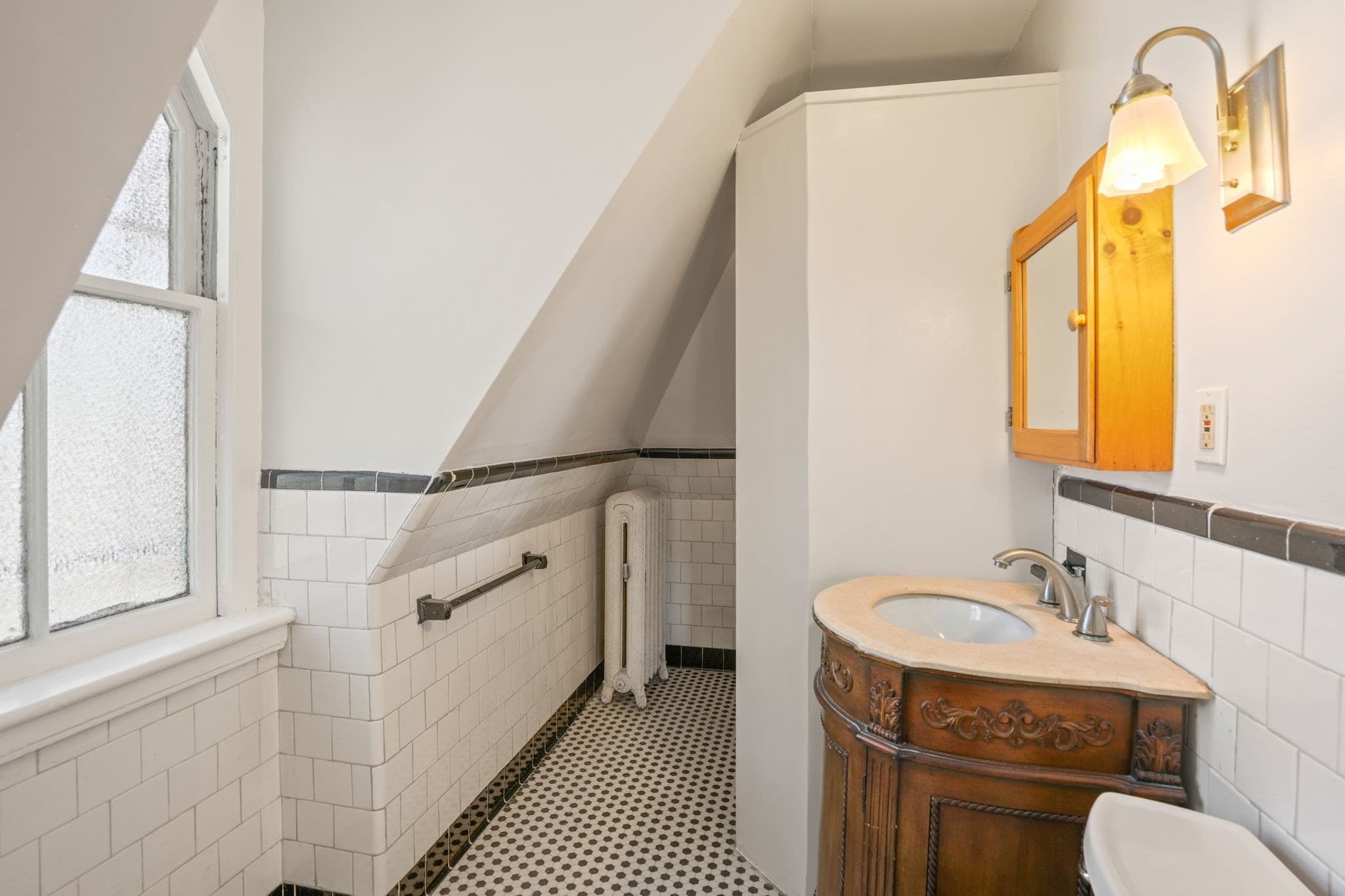 Condominium at 8 Claremont St # 3A, Worcester MA 01610, Worcester, photo 10 of 18