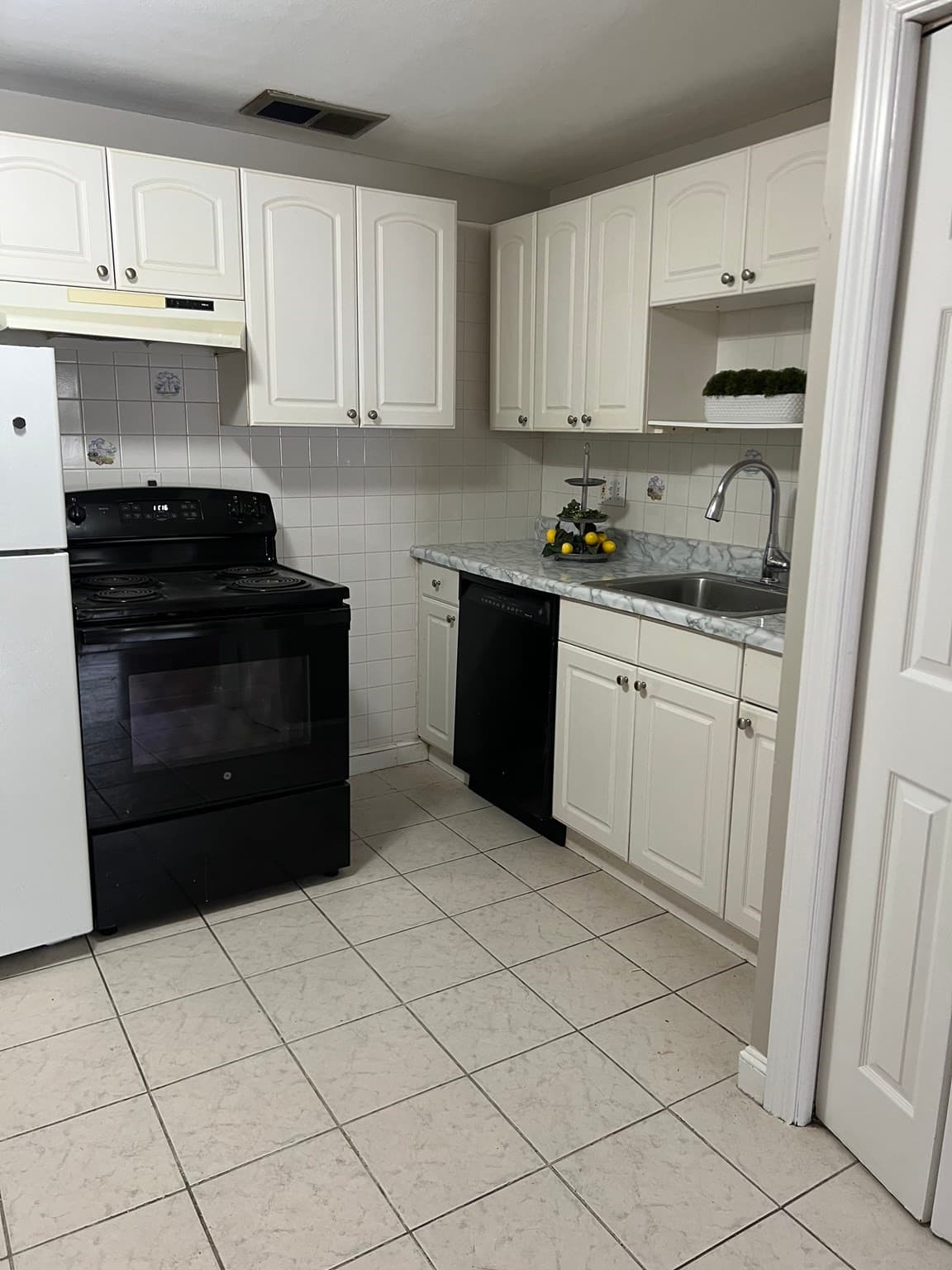 Apartment at 1 Kilby # 26, Woburn MA 01801, photo 5 of 6